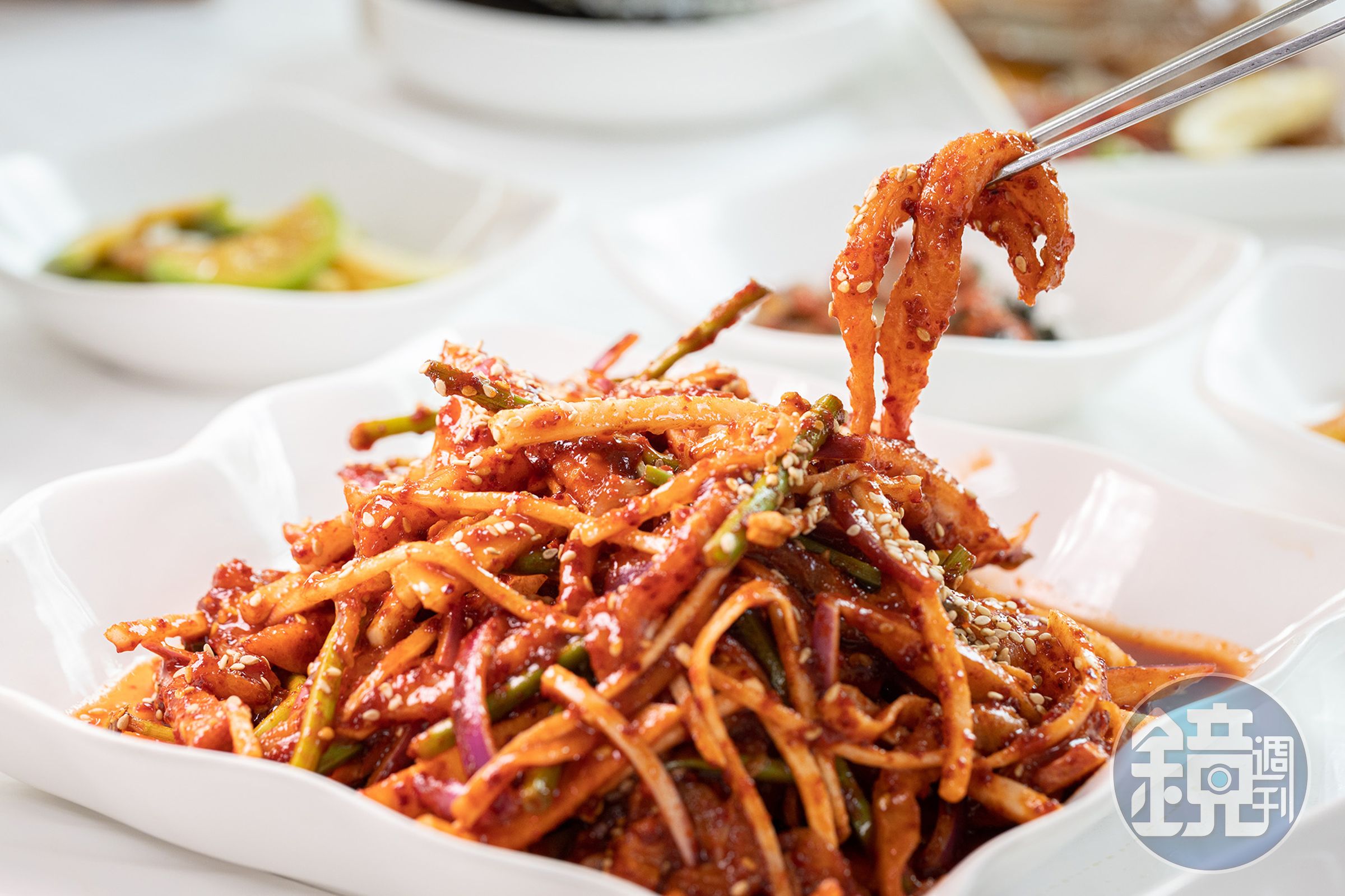 「涼拌鰈魚生魚片」也是麗水的代表美食。(40,000韓元/大份,約NT$1,000)