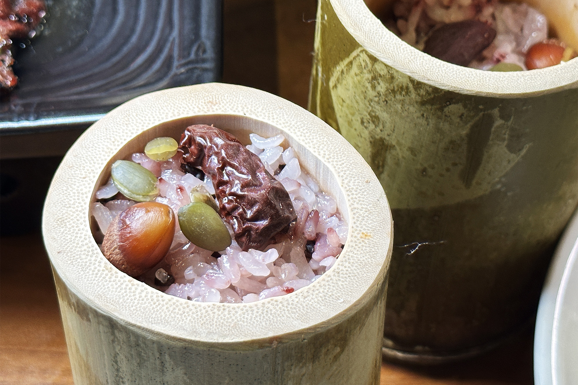 全羅南道潭陽因盛產竹子，在當地風土飲食中，竹筒飯是常見的主食之一。