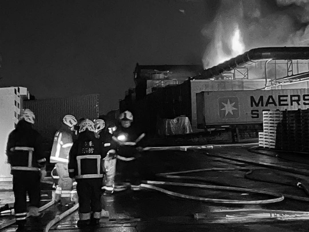 屏東明揚工廠火警帶走9條生命，並有1人失聯中，令全台為之不捨。（翻攝自周春米臉書）