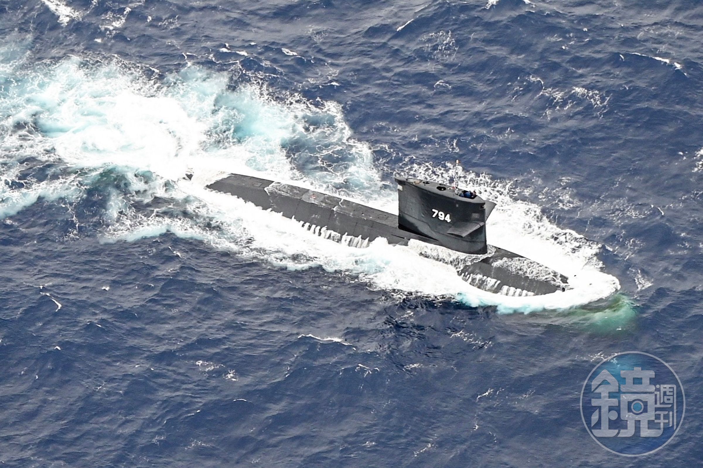 國造潛艦IDS原型艦獲多國技術協助，突破中國封鎖。圖為現役793海龍號潛艦進港畫面。（圖取自中華民國海軍臉書專頁）