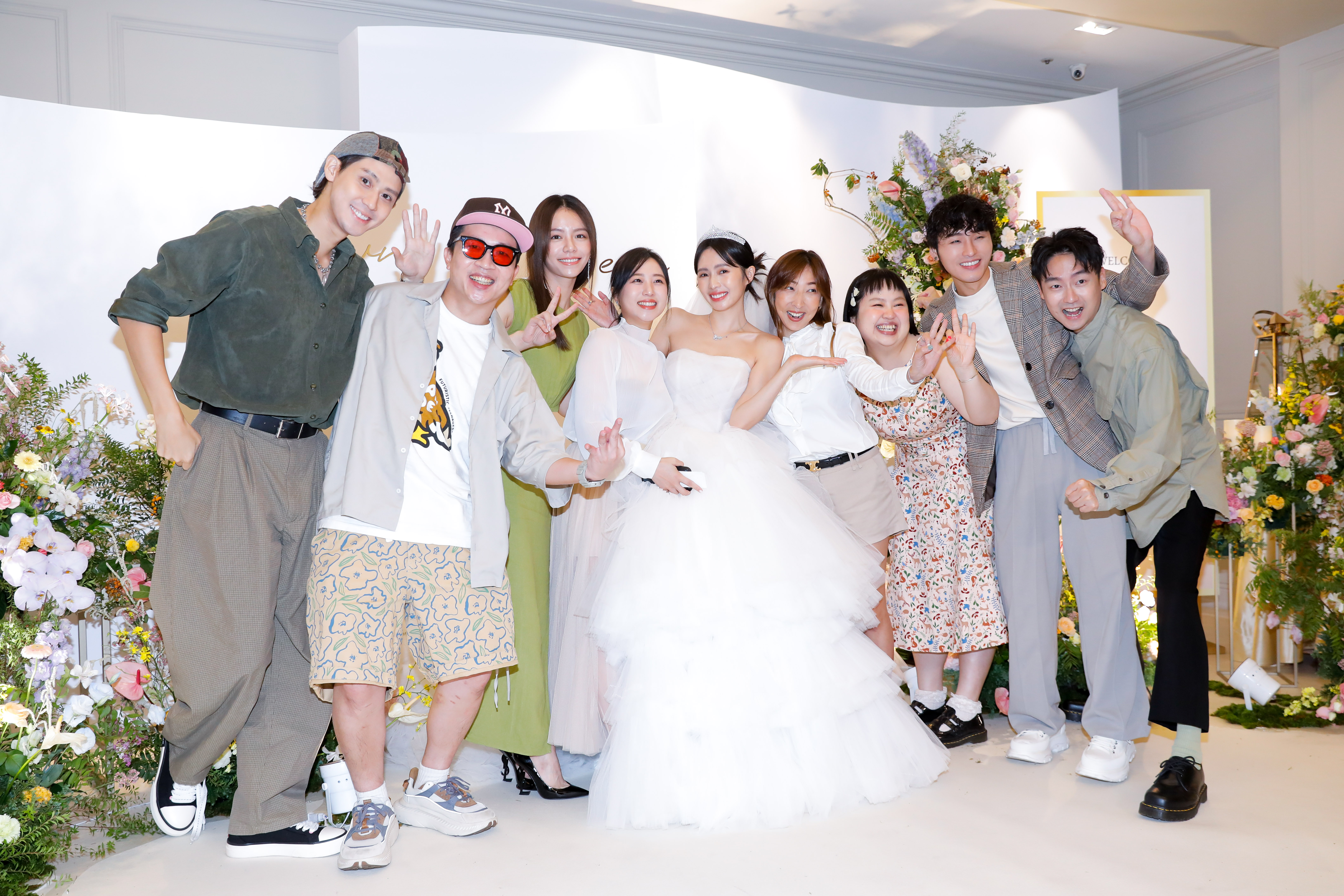簡廷芮因《我的少女時代》校花角色走紅,該片主要演員包括宋芸樺、李玉璽、導演陳玉珊等人乎全員到齊,但缺了男主角王大陸。