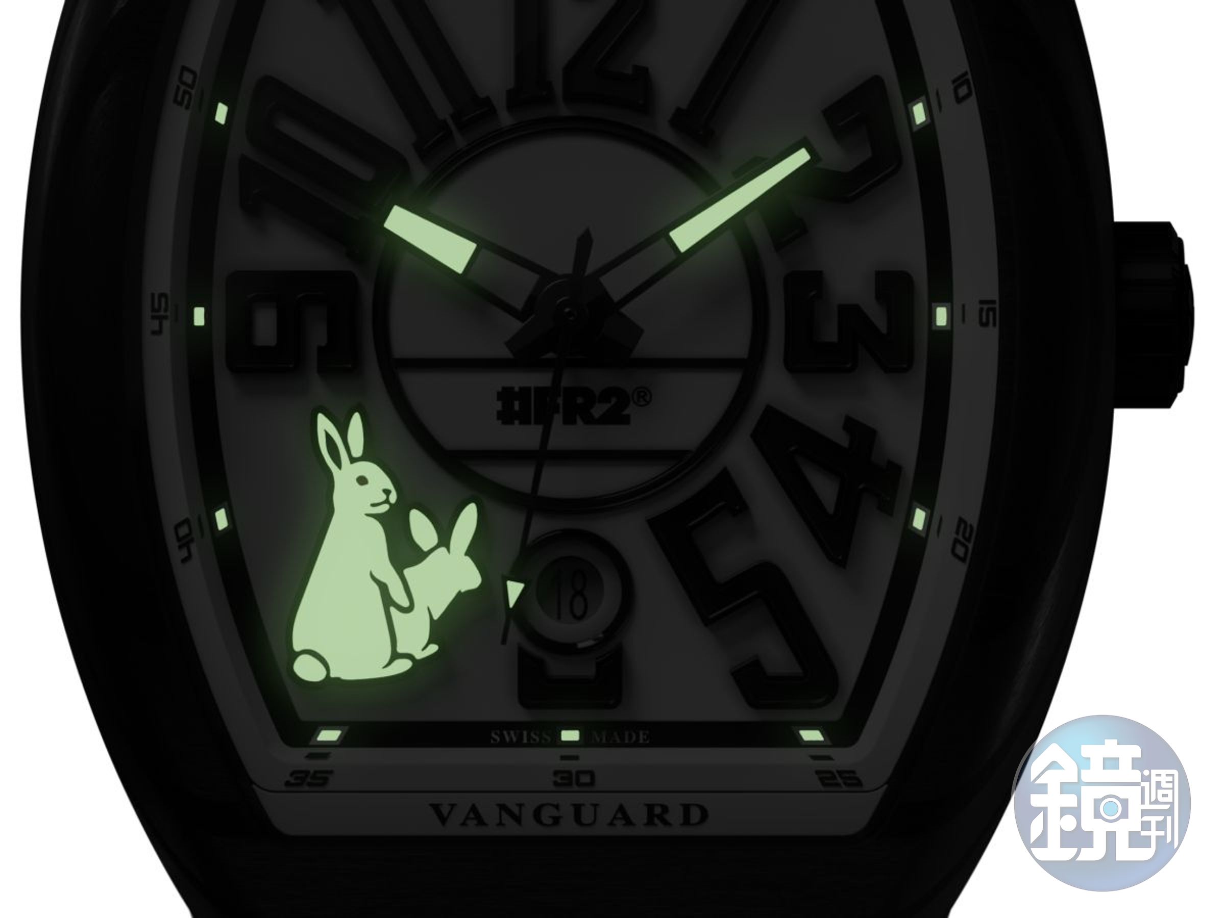 FRANCK MULLER與日潮品牌#FR2合作的#FR2NCK MULLER Vanguard錶款,面盤放上#FR2著名的「Fxxking Rabbits」商標,剛好配上中秋佳節的熱潮。兩隻兔子看似溫馴可愛,其實姿勢頗有玄機,讓人忍不住會心一笑。