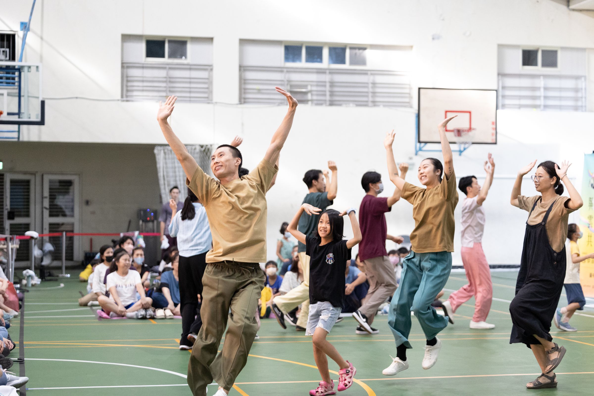 「國泰雲門隨行吧」想把藝術帶進民眾的生活中，希望鼓勵大家暫時放下理性，用身體、情緒去感受，重新定義藝術的位置，也讓每個人重新定義自己的生活態度。(攝影/李建霖)