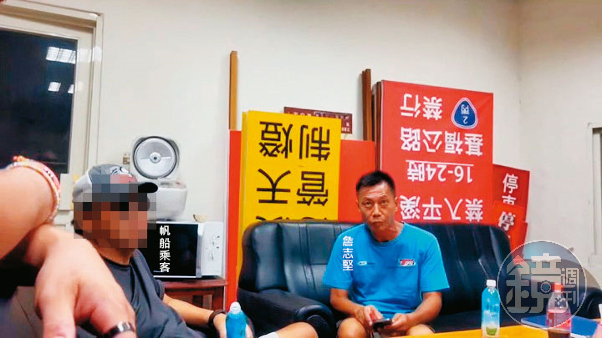 詹志堅酒駕肇事卻倍受禮遇，還被警方帶進備勤室休息。（讀者提供）
