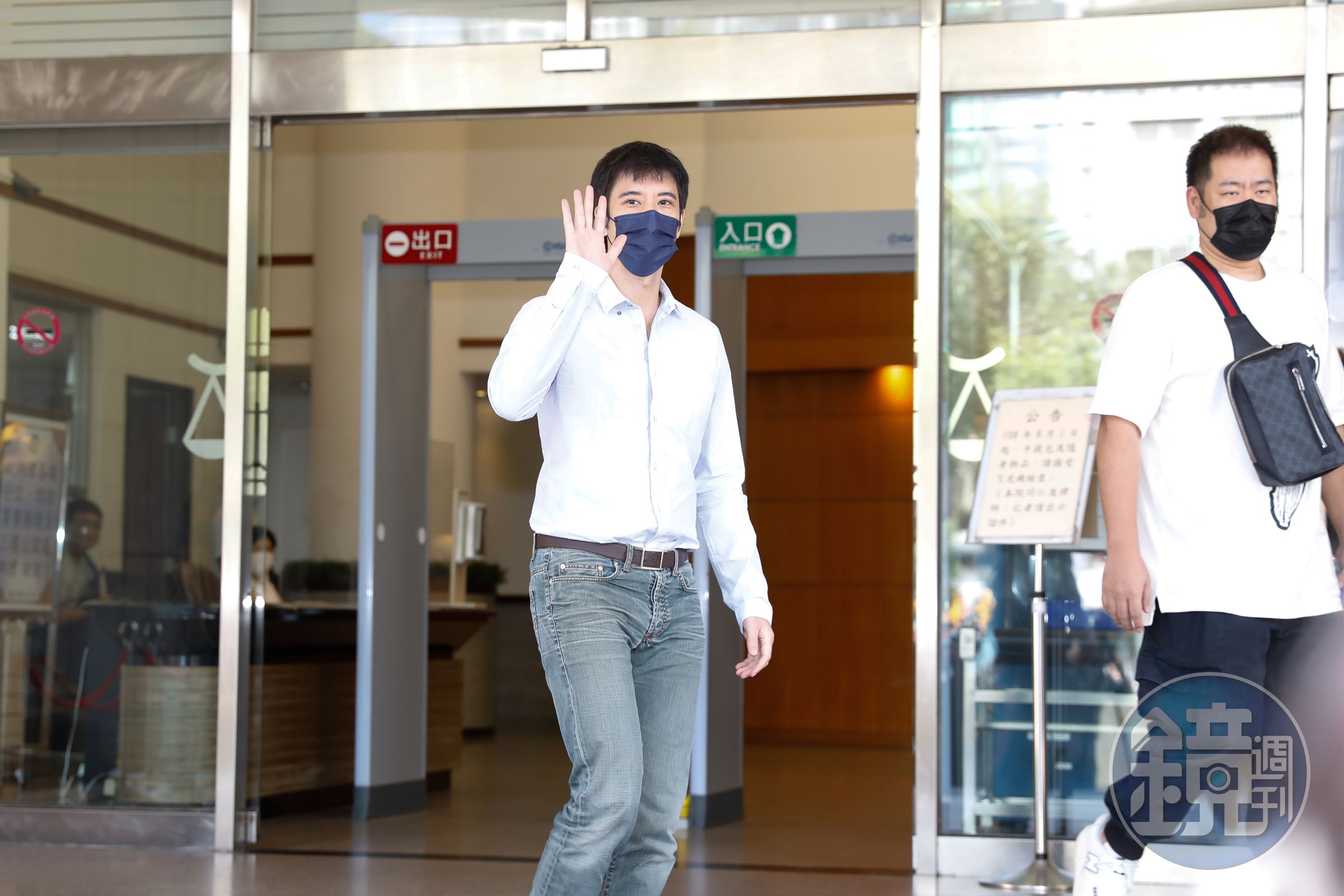 王力宏出席台北地方法院家事法庭開調解庭。