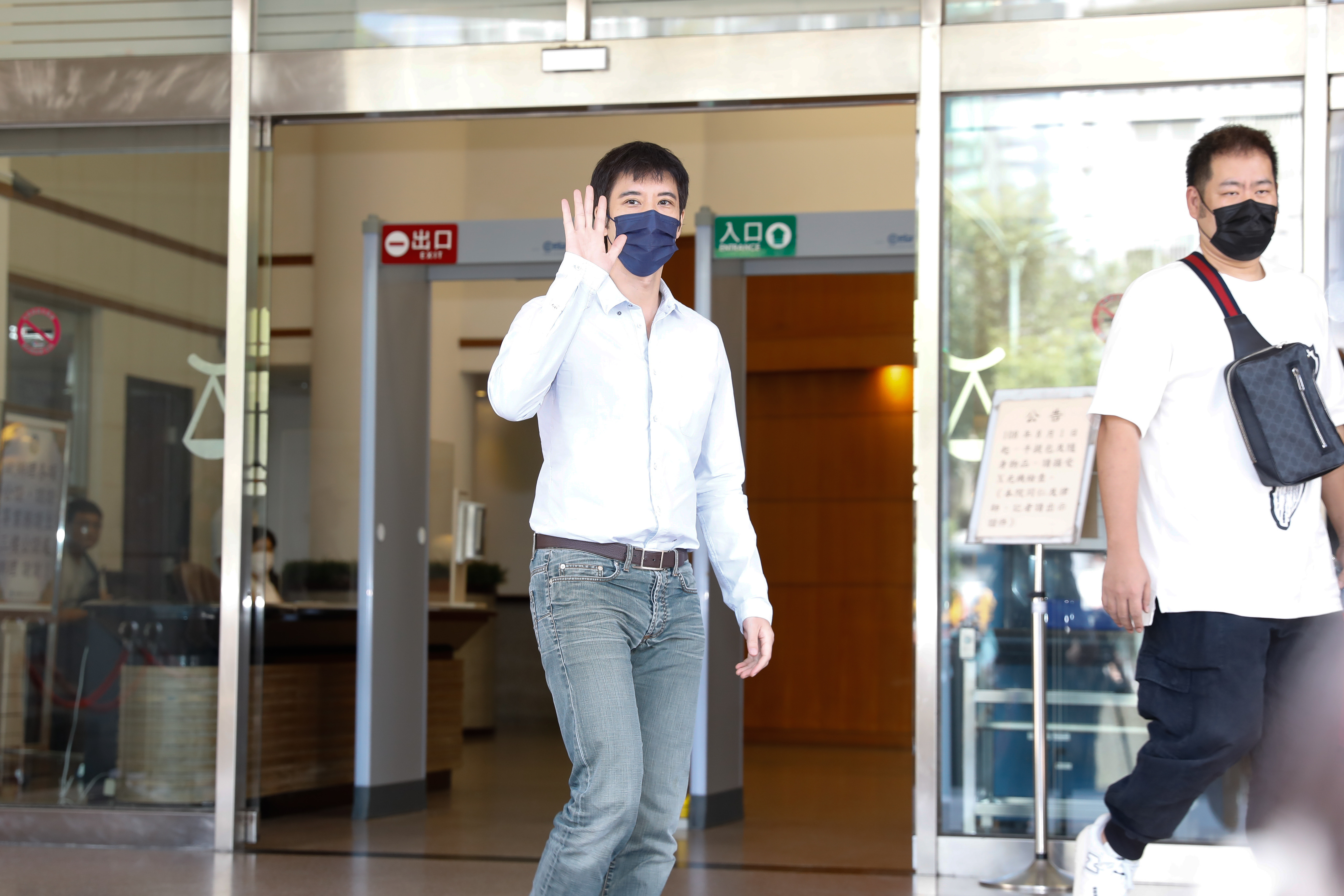 王力宏出席台北地方法院家事法庭開調解庭。