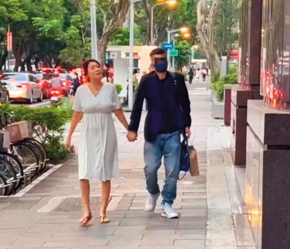 李妍瑾（左）被求婚成功後，遭目擊與未婚夫（右）現身生殖醫學中心，疑似要做懷孕相關檢查。（讀者提供）