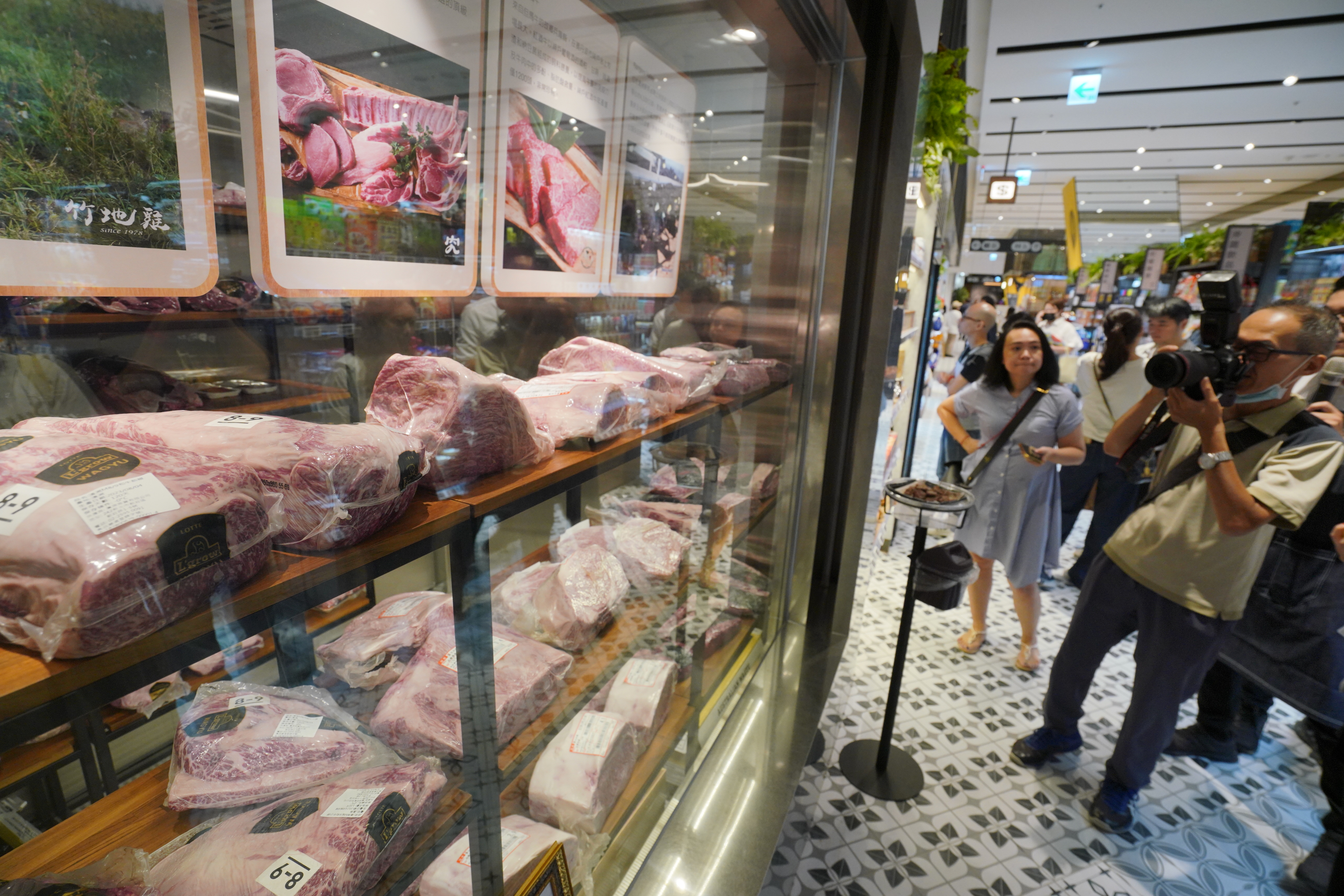 新光三越Diamond Towers今天開箱，餐飲、精品是主力。