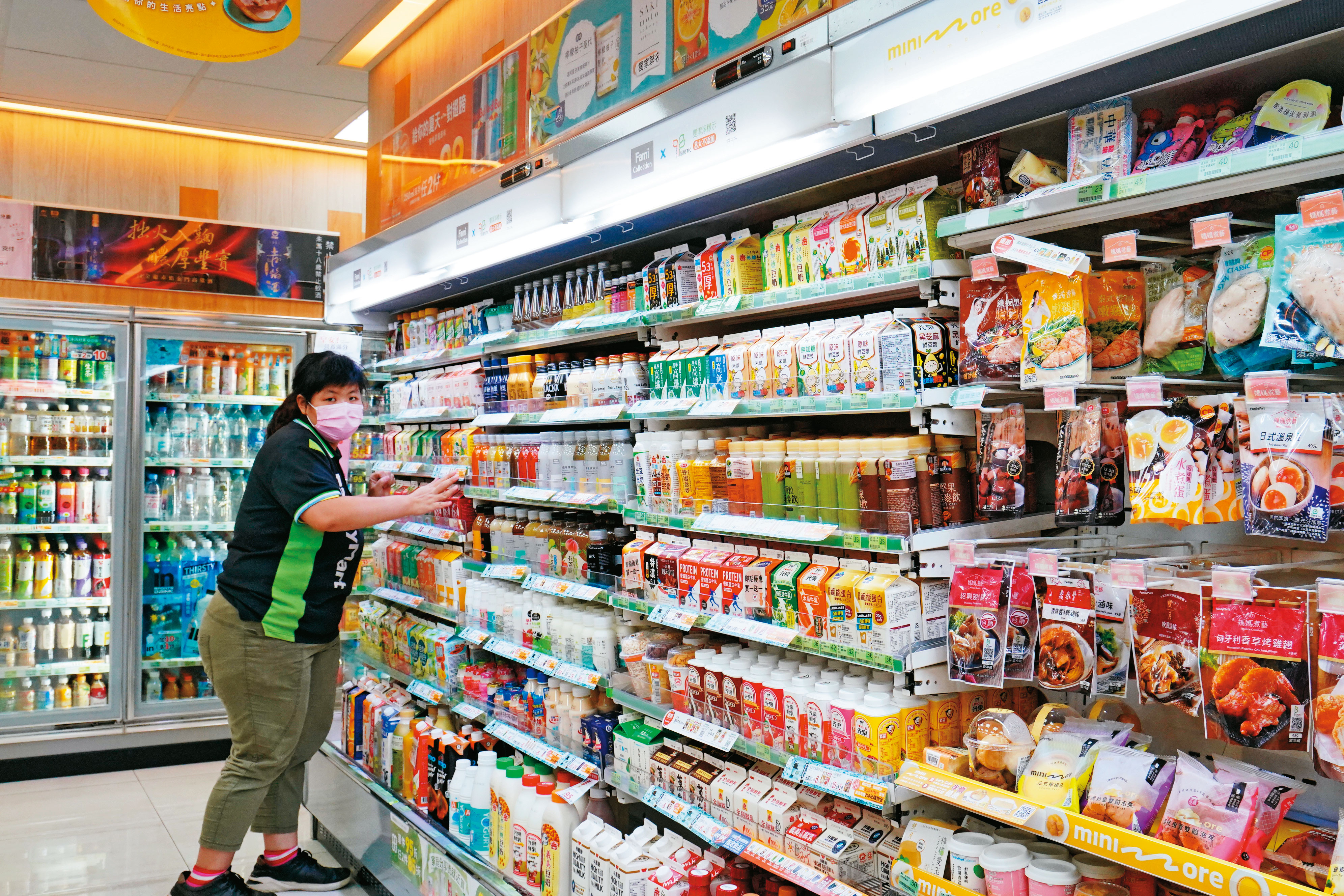 中秋、雙十連假即將到來，24小時不停工的醫院、便利商店等行業，人事與經營成本大增。