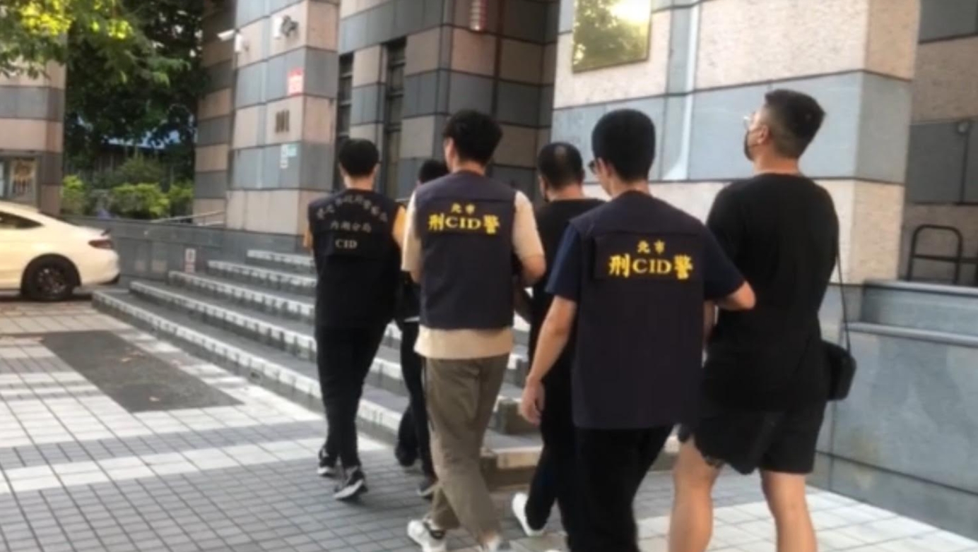 王男等人辯稱與陳男有借貸糾紛才會犯案，訊後被依強盜罪送辦。（翻攝畫面）