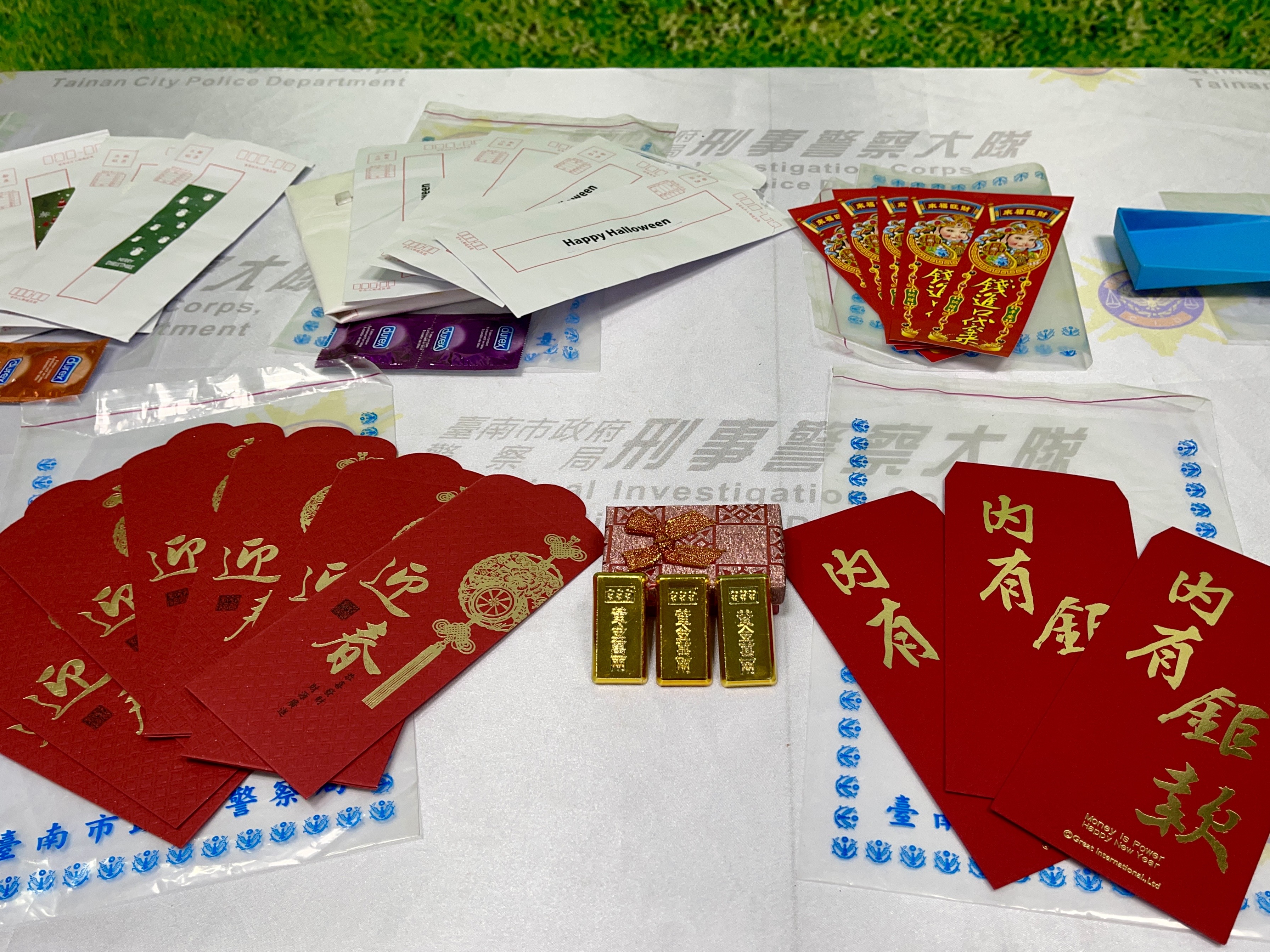 蔡姓女子不滿法院判決結果，寄香奠袋、安太歲字條等恐嚇司法官遭移送偵辦。（翻攝畫面）