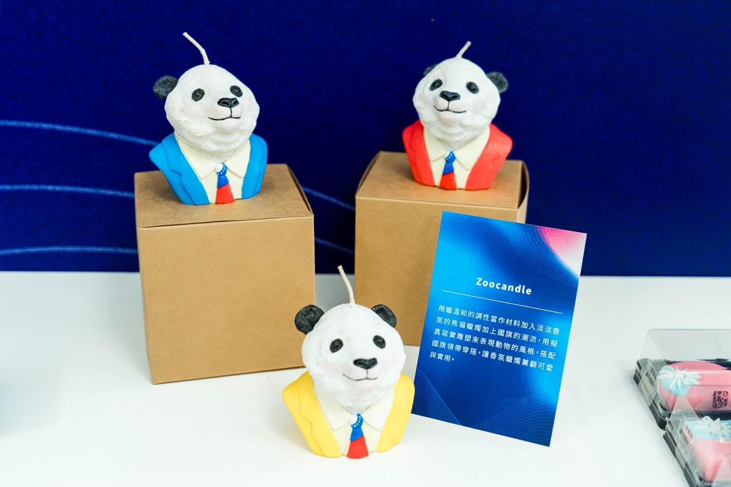 設計團隊的熊貓蠟燭採用中國代表動物熊貓，也挨批有統戰意味。（翻攝自桃園市政府青年事務局臉書）