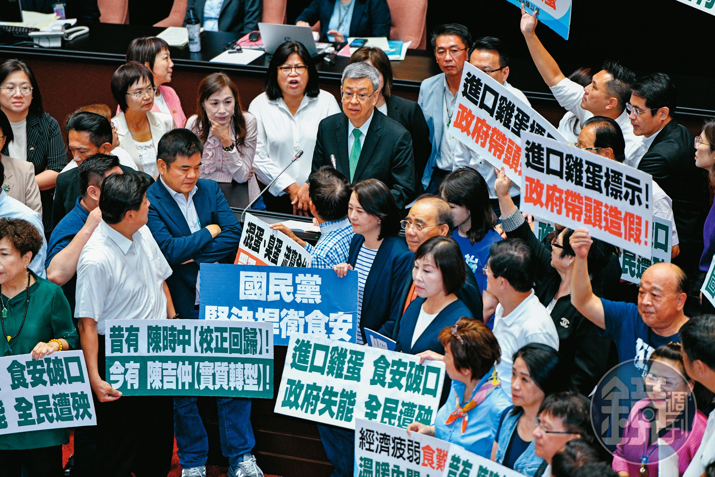 立法院9月22日開議，在野黨強烈質疑進口蛋相關決策。