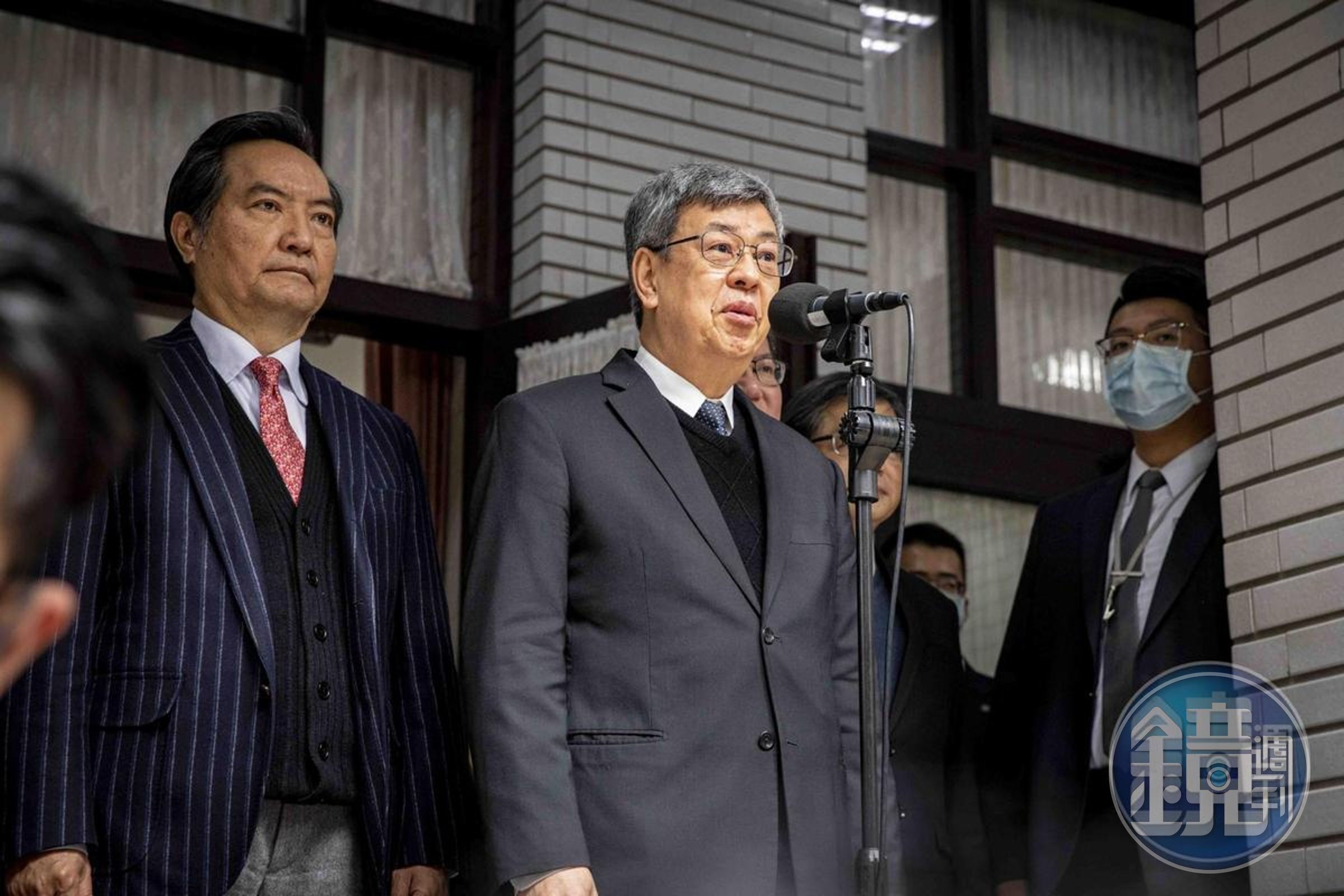 屏東縣府、經濟部對於「明揚國際」堆積過量過氧化物引起爆炸一案，外界質疑中央地方踢皮球，陳建仁（中）出面回應。（本刊資料照）
