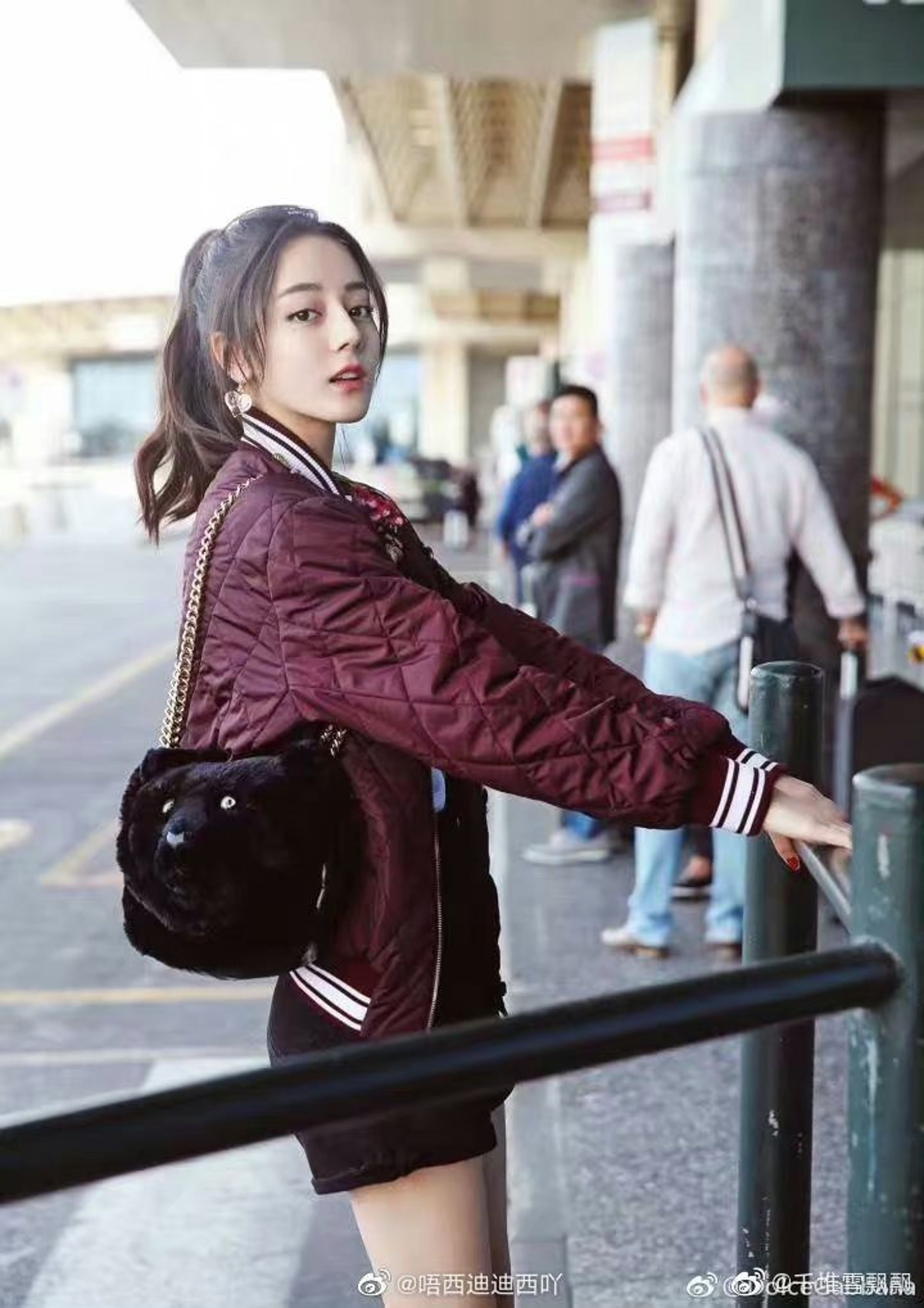 有網友認為女主角神似中國女星迪麗熱巴。（翻自微博）