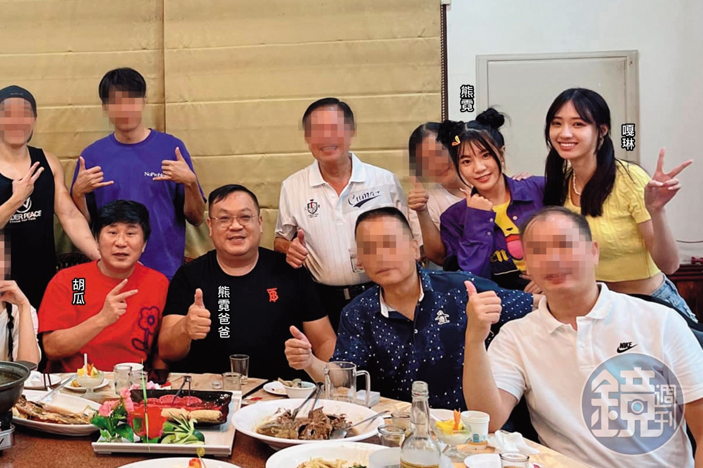 剛好近來盛傳胡瓜對熊霓照顧有加之後,這幅畫面更顯意味深長。(翻攝自熊哲良臉書)