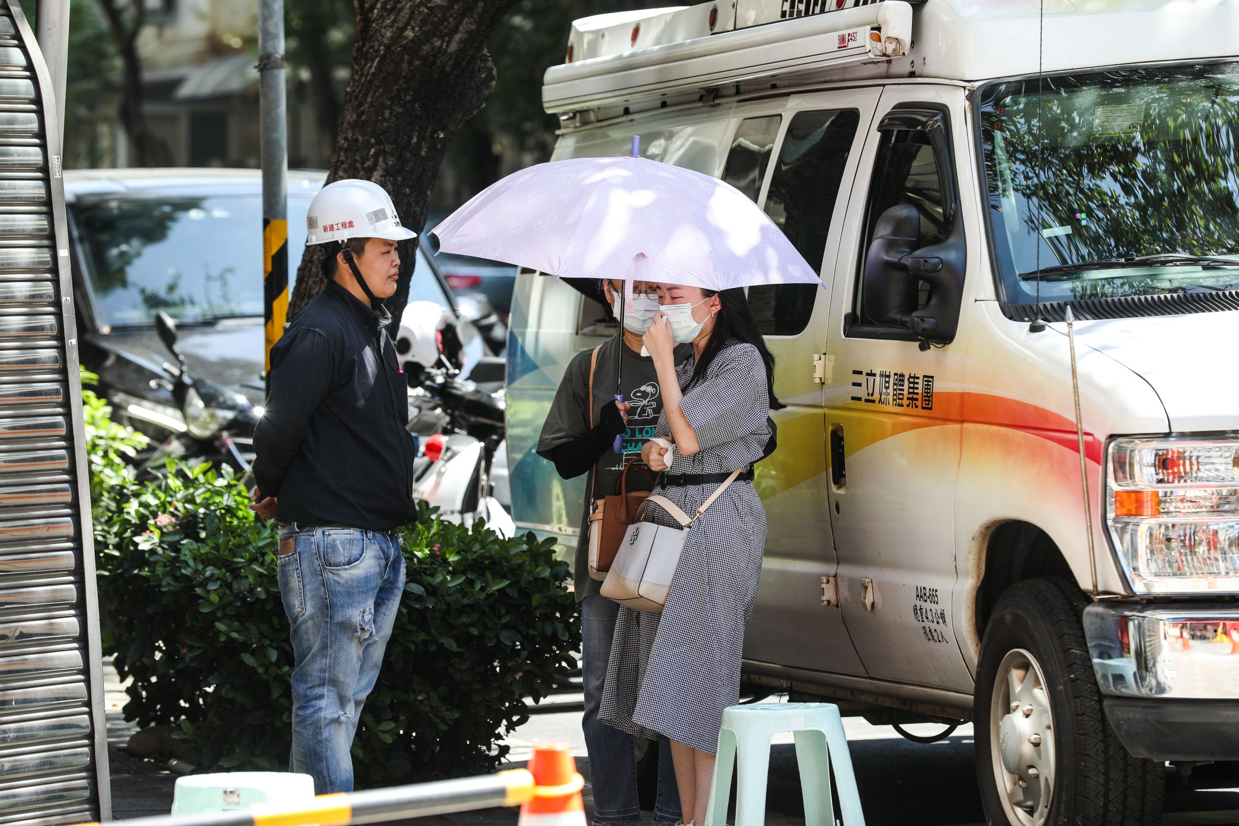 現場居民難掩激動情緒。