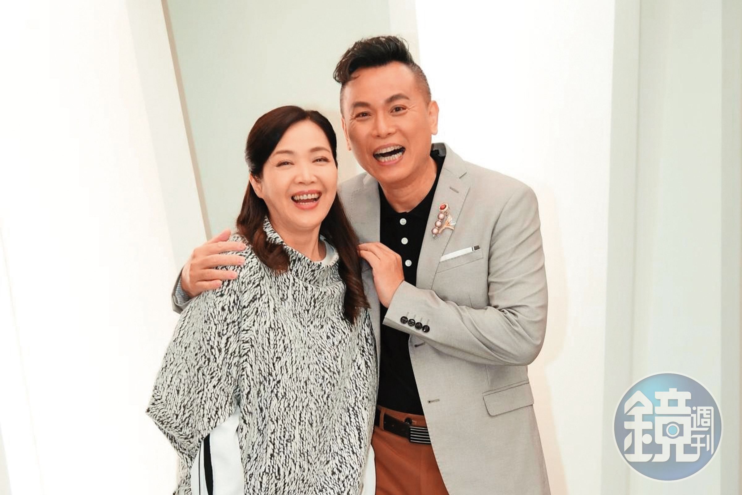 八點檔男星陳霆和資深演員林秀玲是國光藝校同班同學，認識40年後終於在《天道》同台飆戲。（三立提供）
