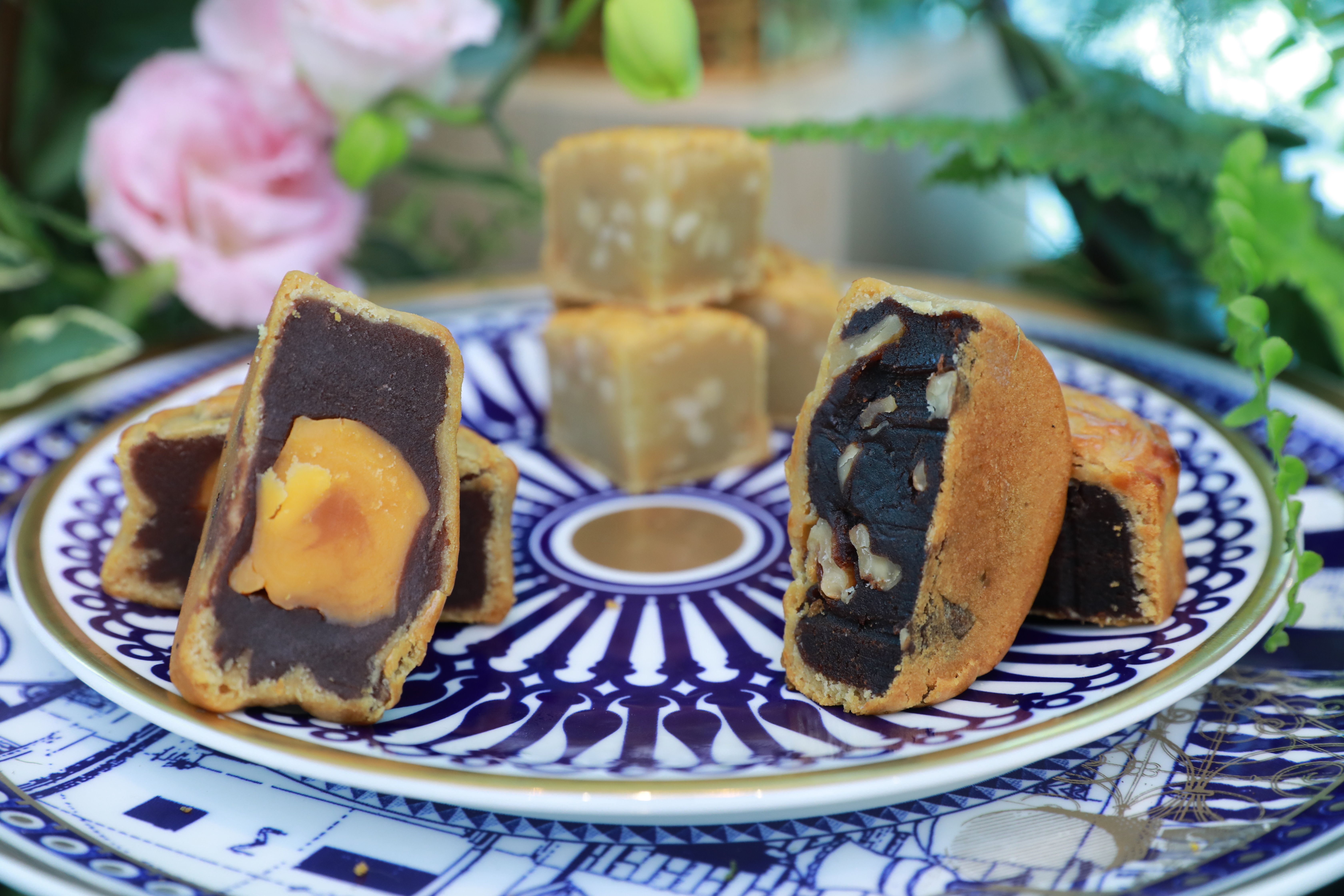 月餅的成分有隱藏「炸彈」，一不小心吃太多可能會造成身體負擔，甚至還容易導致身體慢性發炎。（示意圖，本刊資料照）