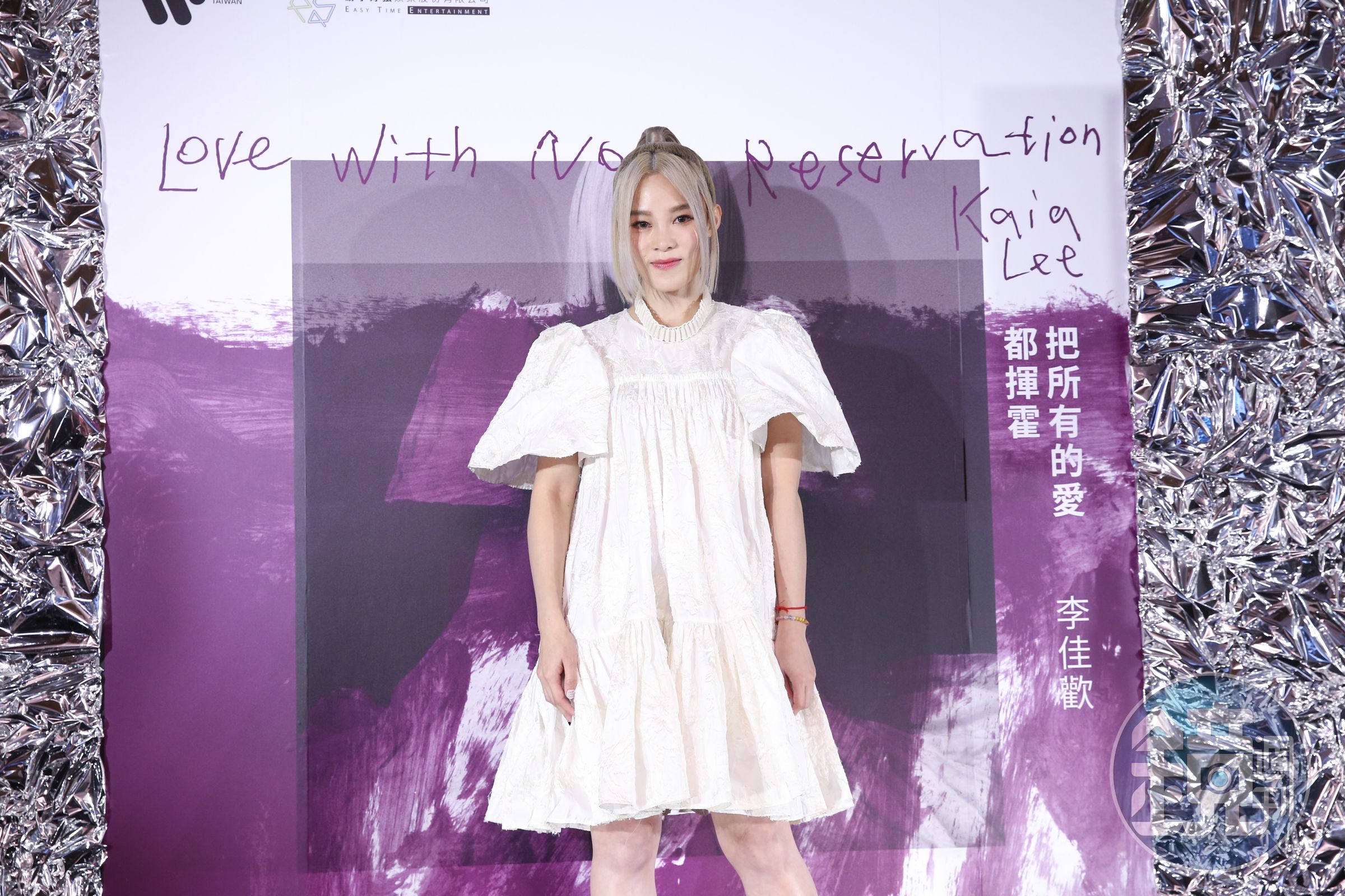 李佳歡推出新專輯《把所有的愛都揮霍》。