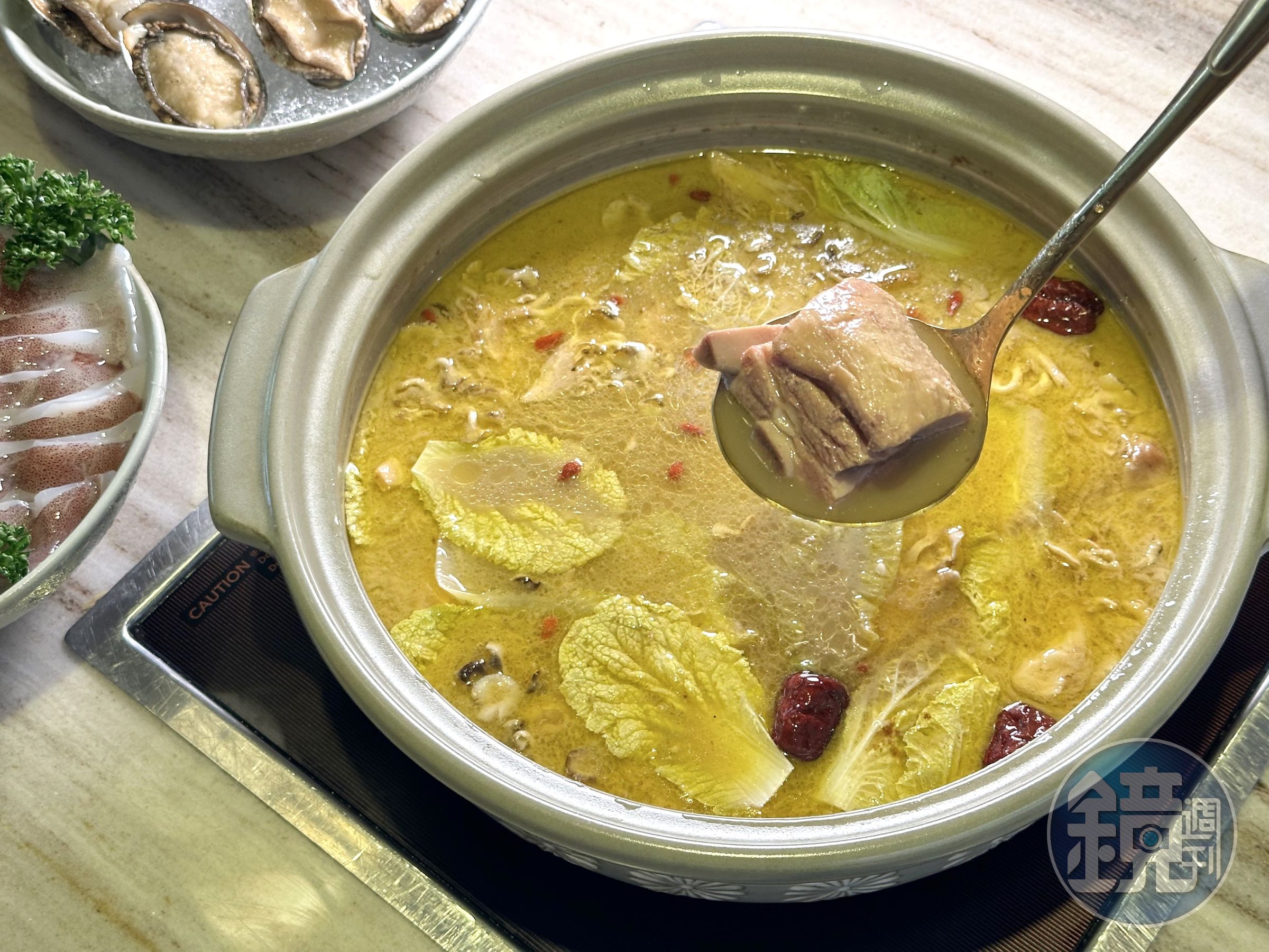 「如嬌花膠雞鍋物」新開二店，全新推出「胡椒肉骨茶肋排雞湯鍋」。