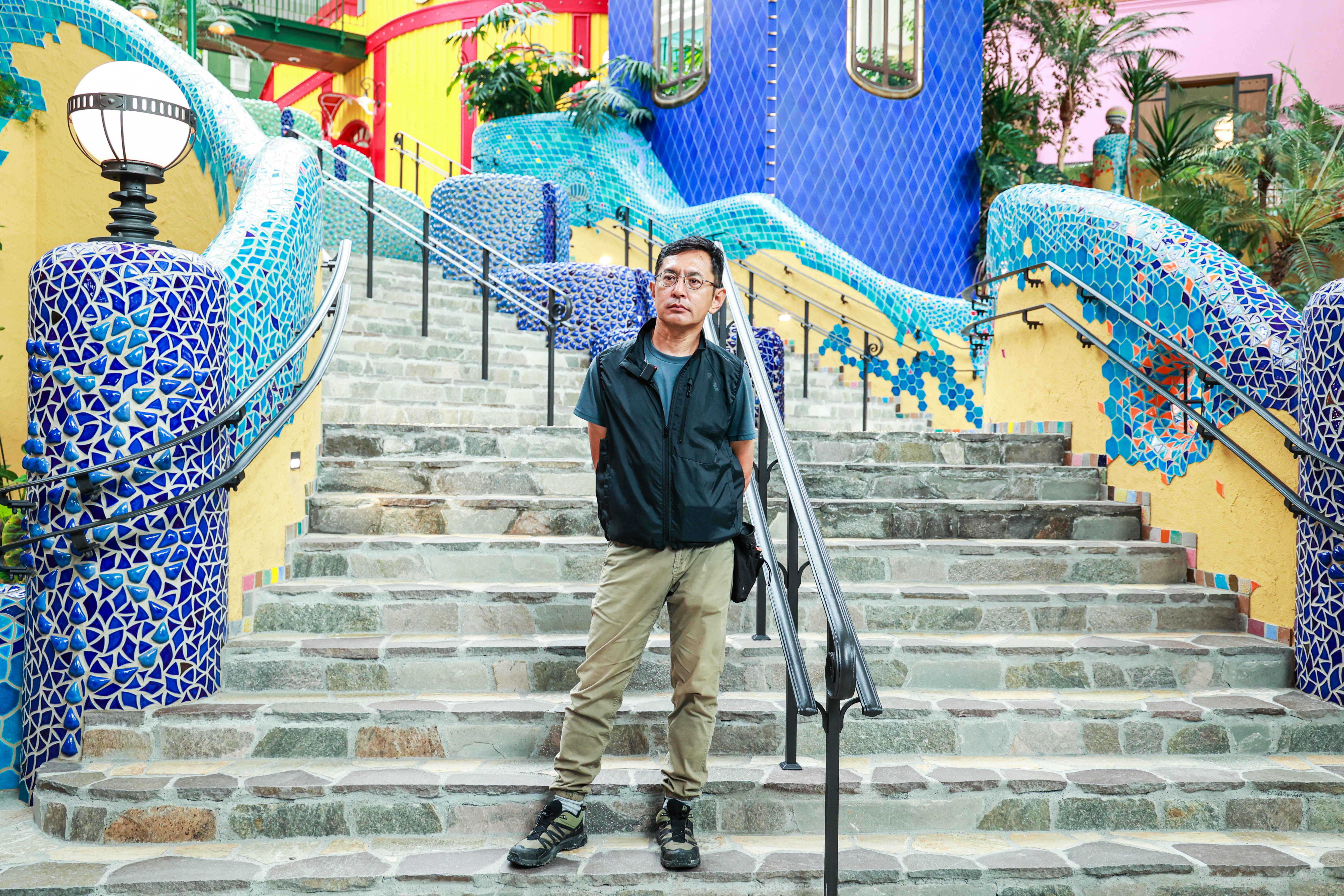 吉卜力公園由宮﨑駿兒子宮崎吾朗擔任創意開發總監，他日前特別現身「吉卜力大倉庫」園區接受台灣媒體訪問。（甲上娛樂提供）