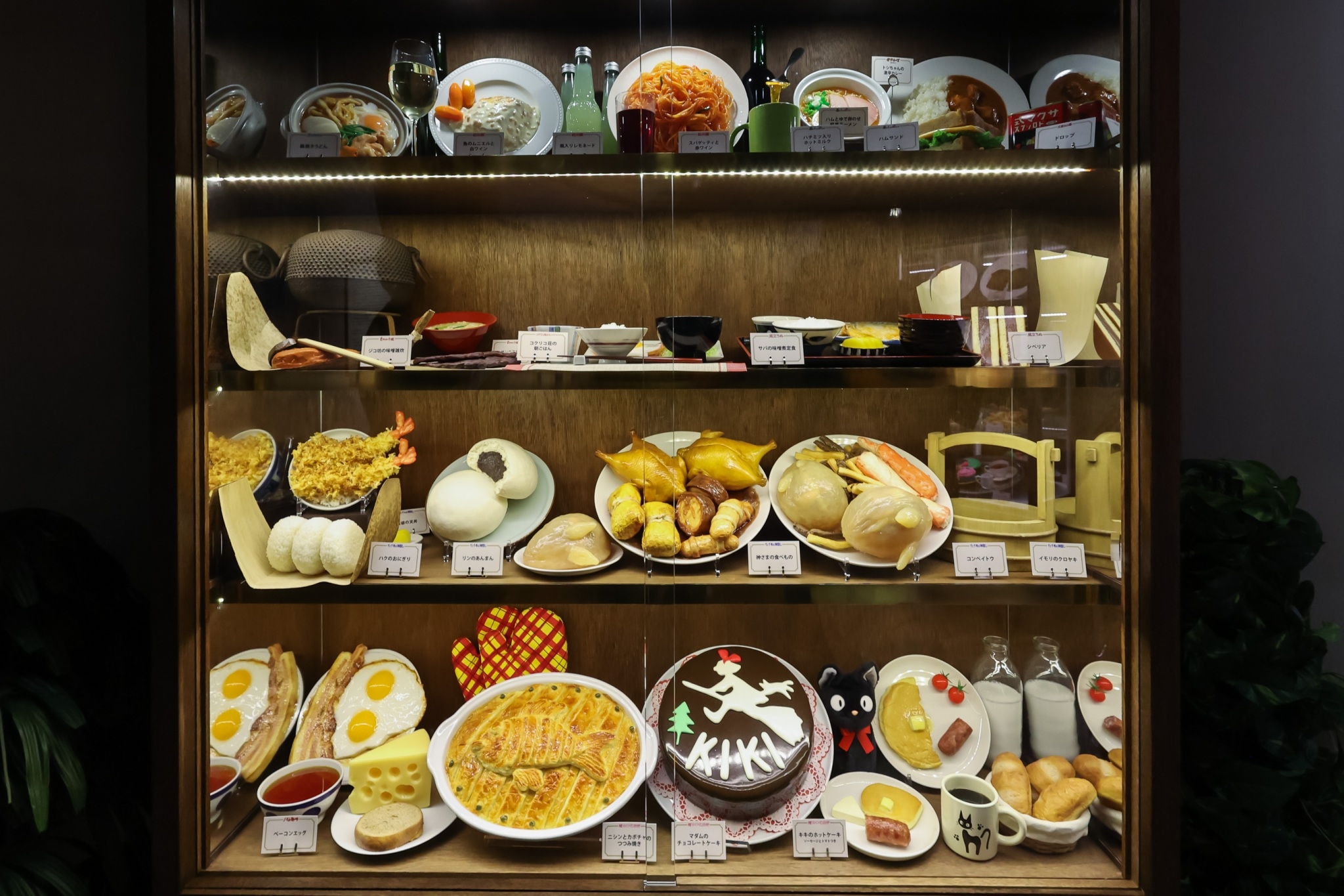 吉卜力動畫中出現的美食在展覽中被製成模型展出。（甲上娛樂提供）