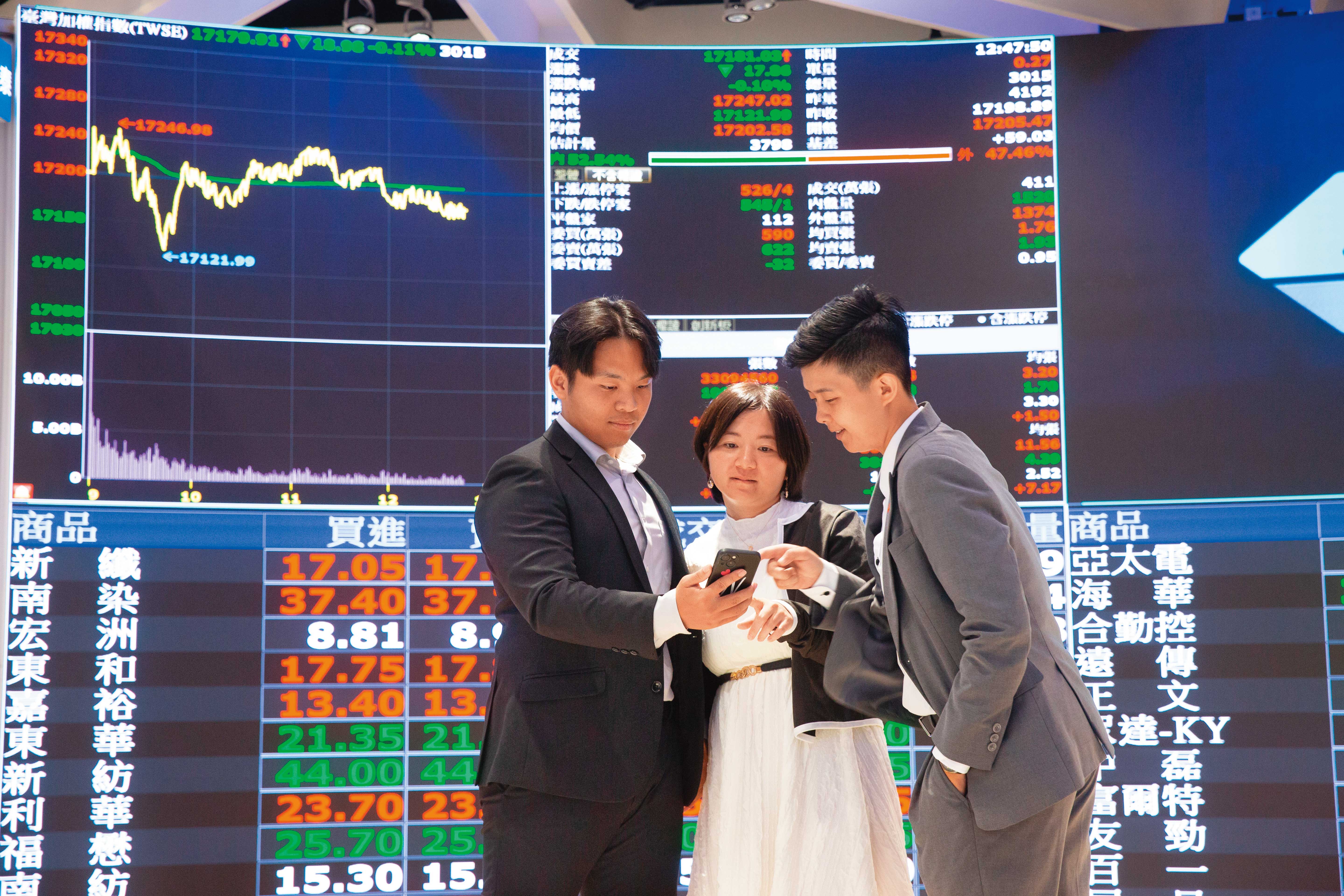 台股近期出現震盪，但在資金水位支撐下，回檔幅度會比預期小很多。