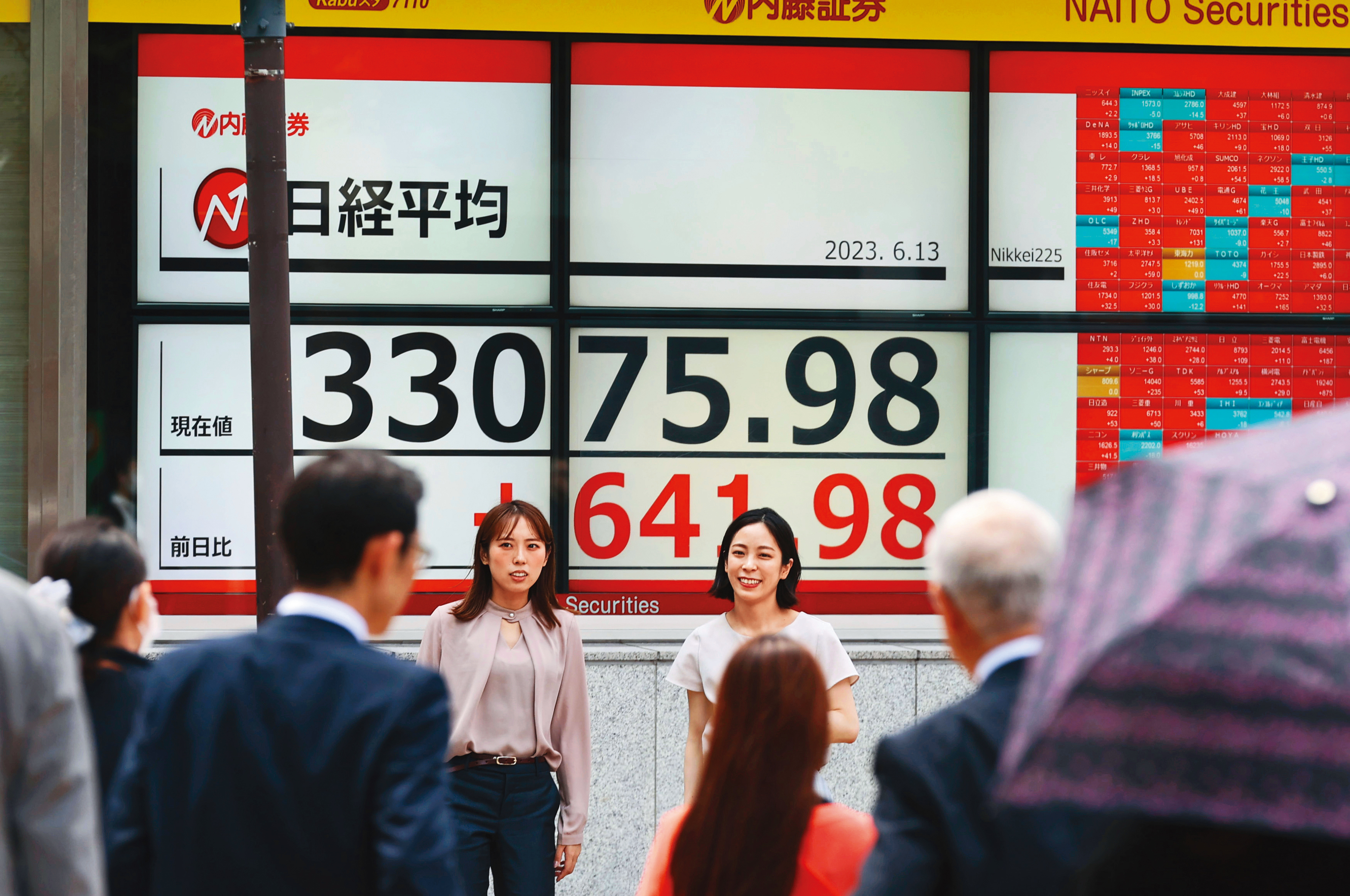 日本政府一連串改革出爐，弱勢日圓帶動企業獲利提升，激勵日股展開多頭行情。（達志影像）