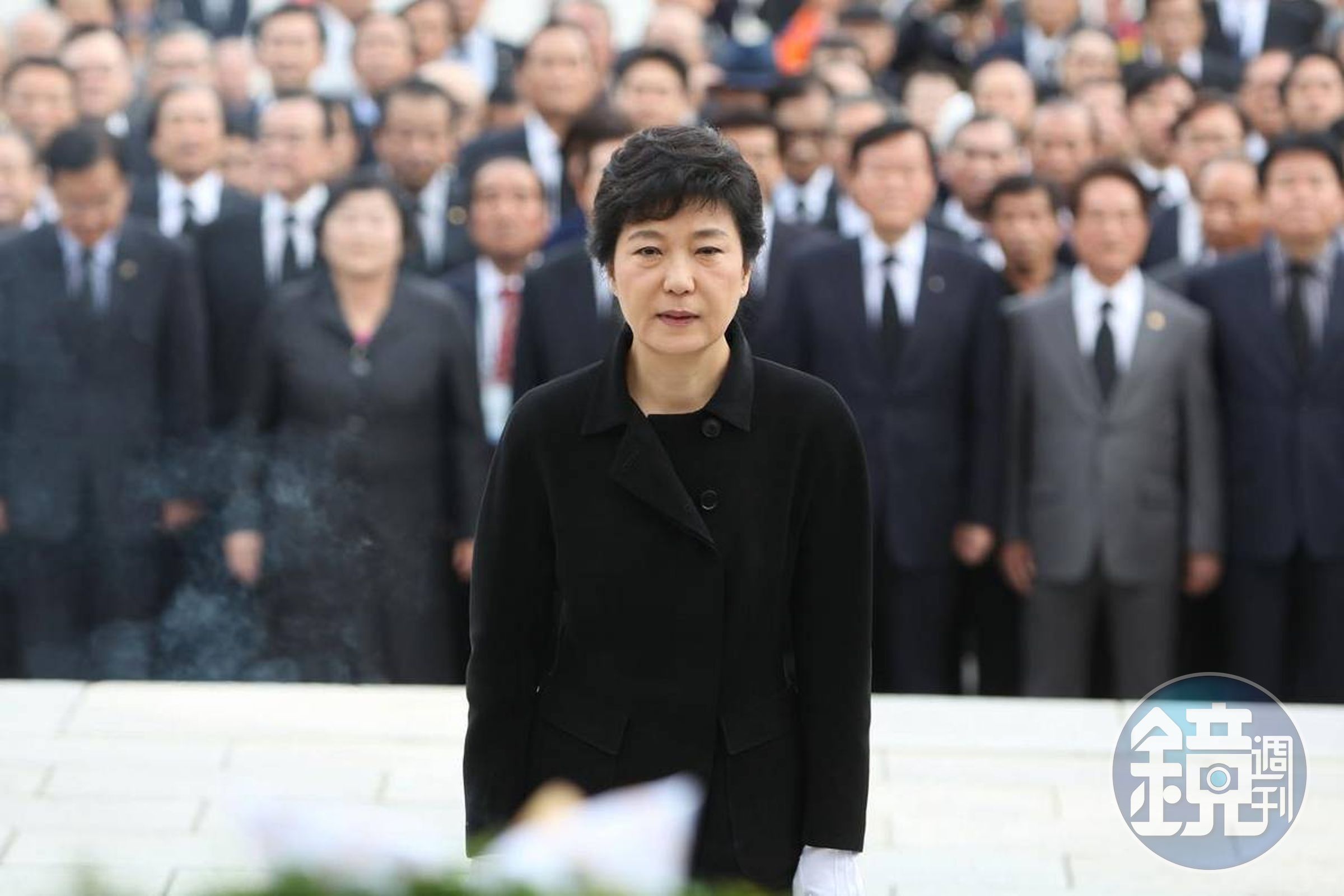南韓前總統朴槿惠去年被特赦後,近日首度接受韓媒訪問,並對「閨密干政」道歉。(翻攝自朴槿惠臉書)