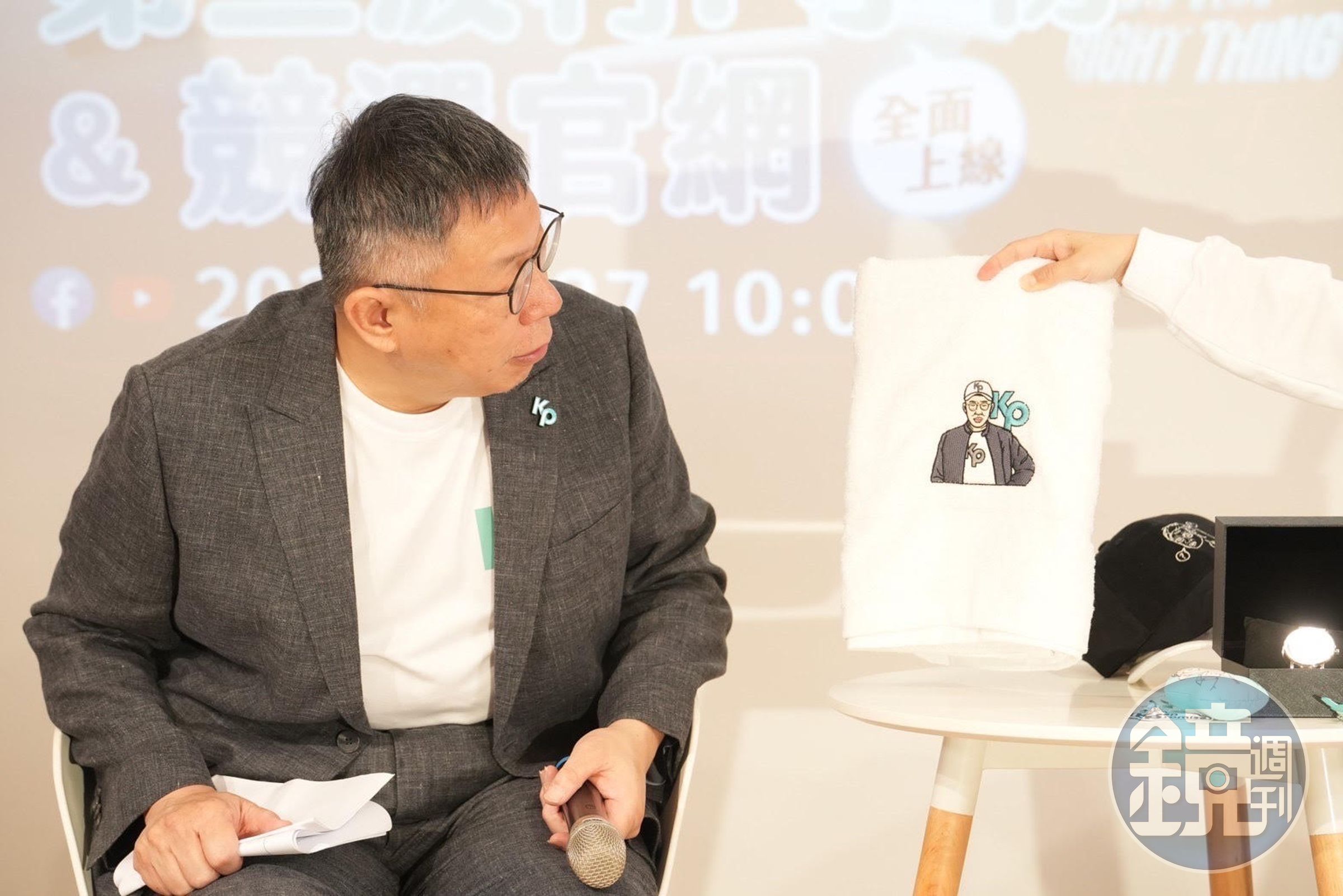 根據媒體27日最新民調，柯文哲暫時贏過侯友宜居第二。（民眾黨提供）