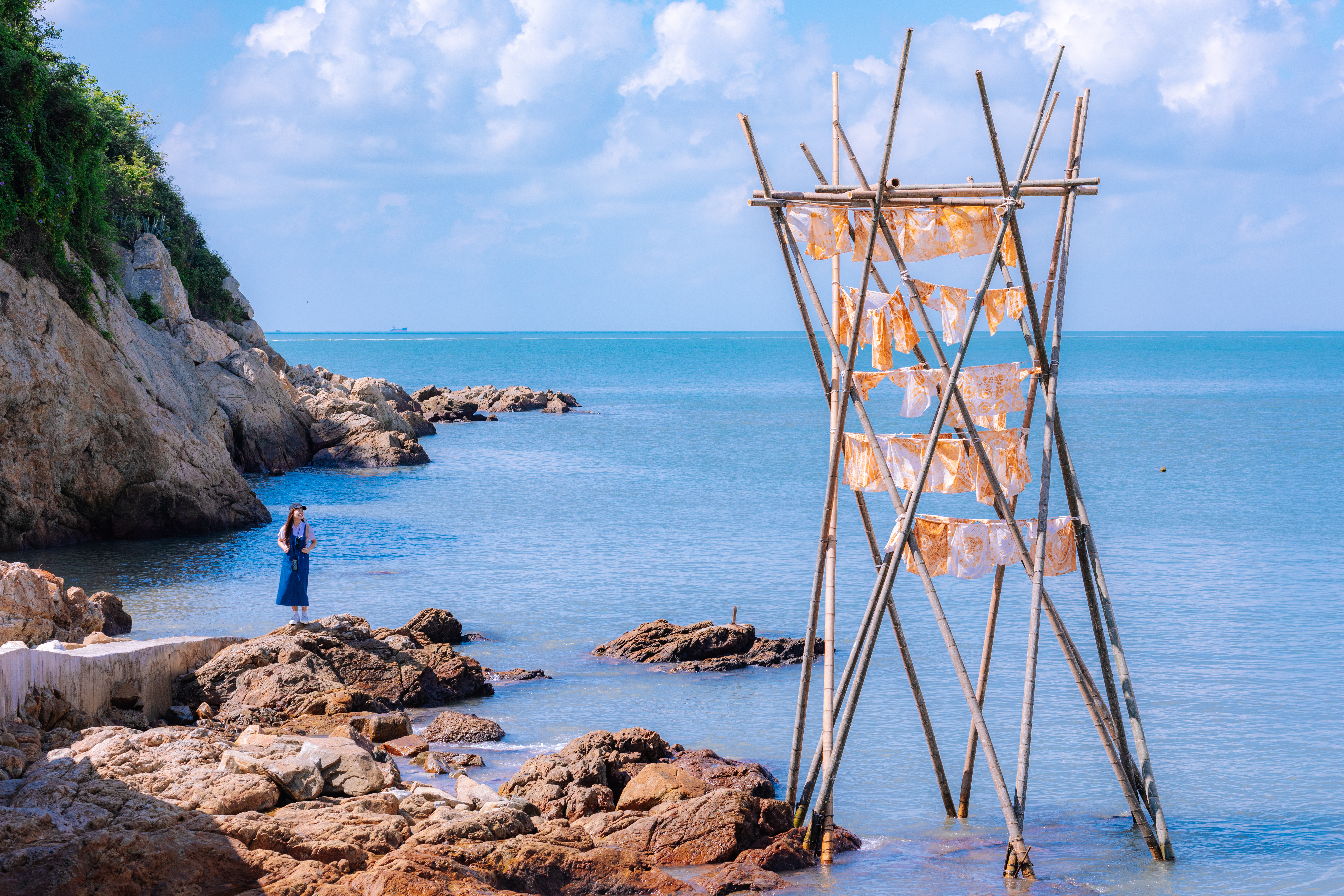 作品《風塔》靈感取自馬祖先民乘風破浪來到島嶼的意象。