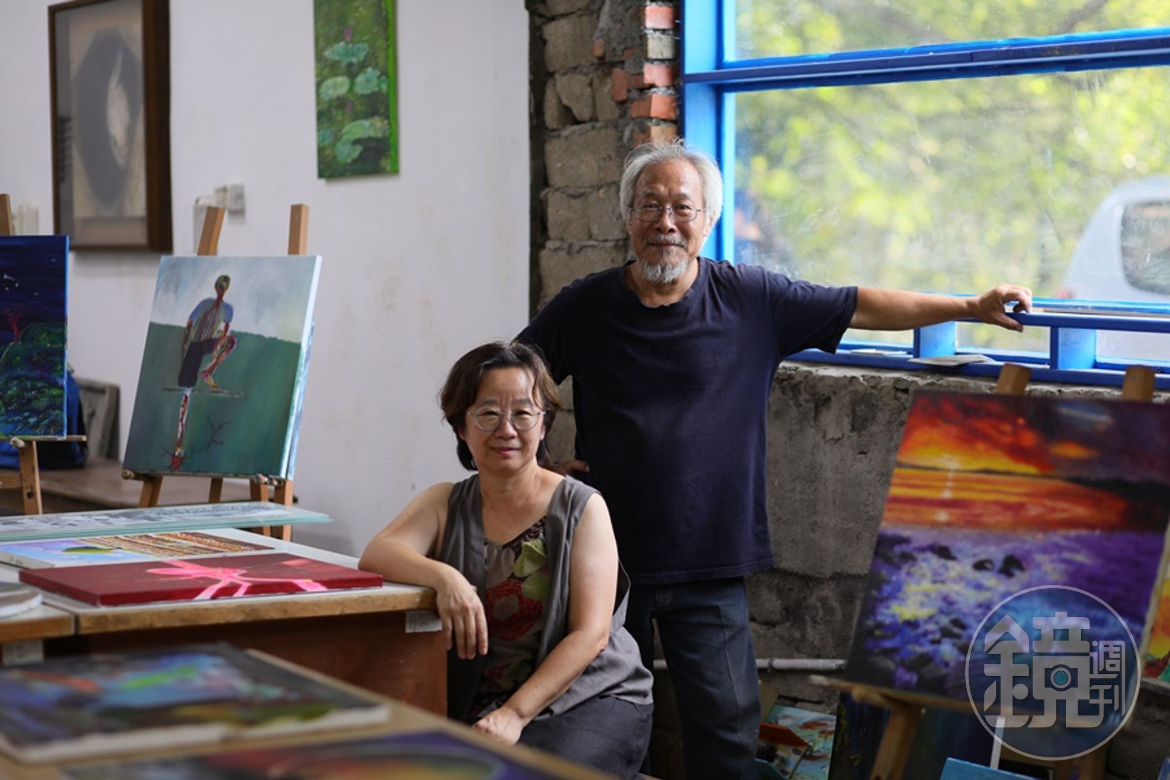在地藝術家曹楷智（右）與李若梅（左）以「穿越時間的時間」作為策展核心，將廢墟改造成一艘藝術航空母艦。