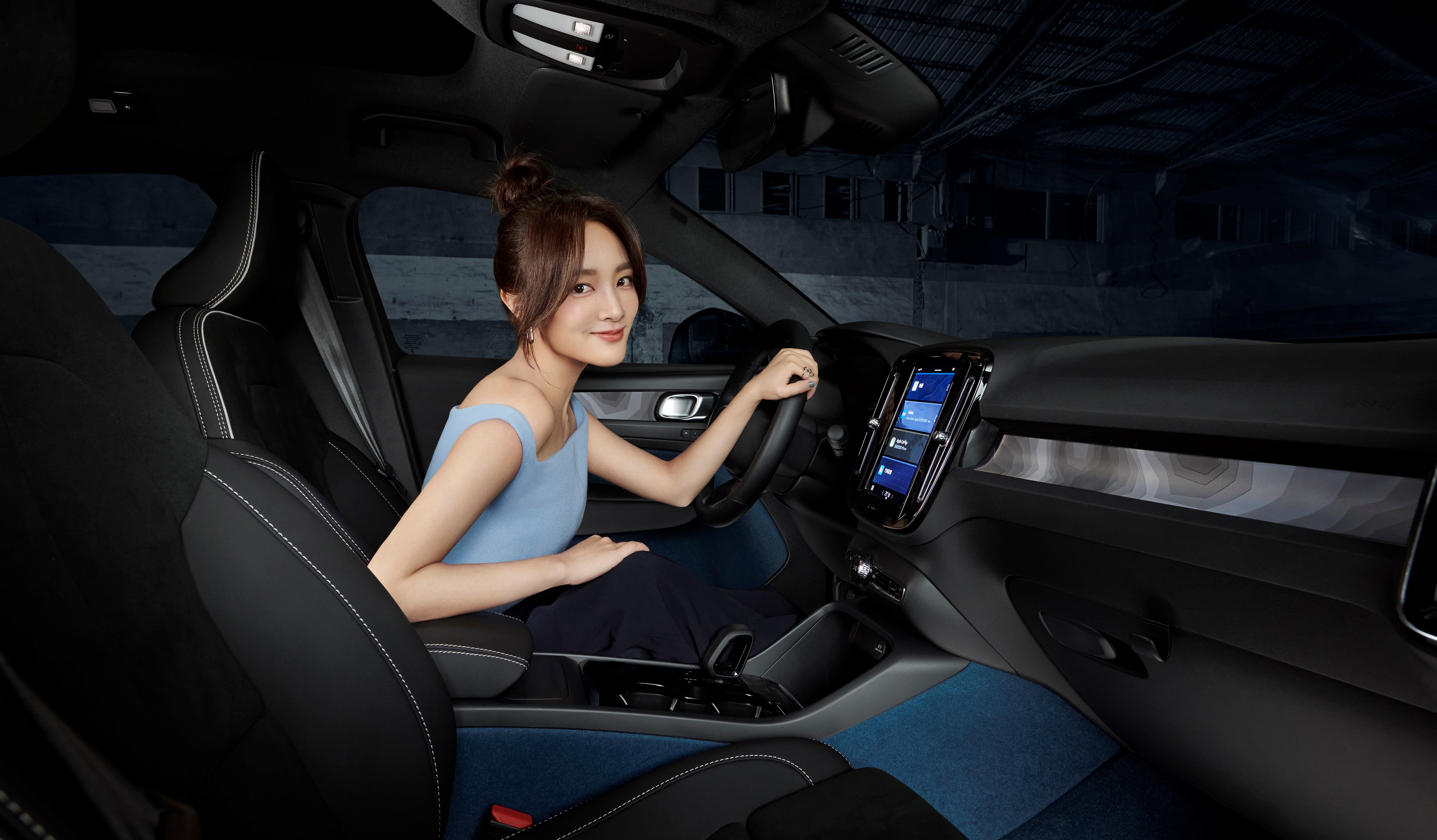 王淨拍攝汽車廣告,展現不同魅力。(VOLVO 國際富豪汽車)