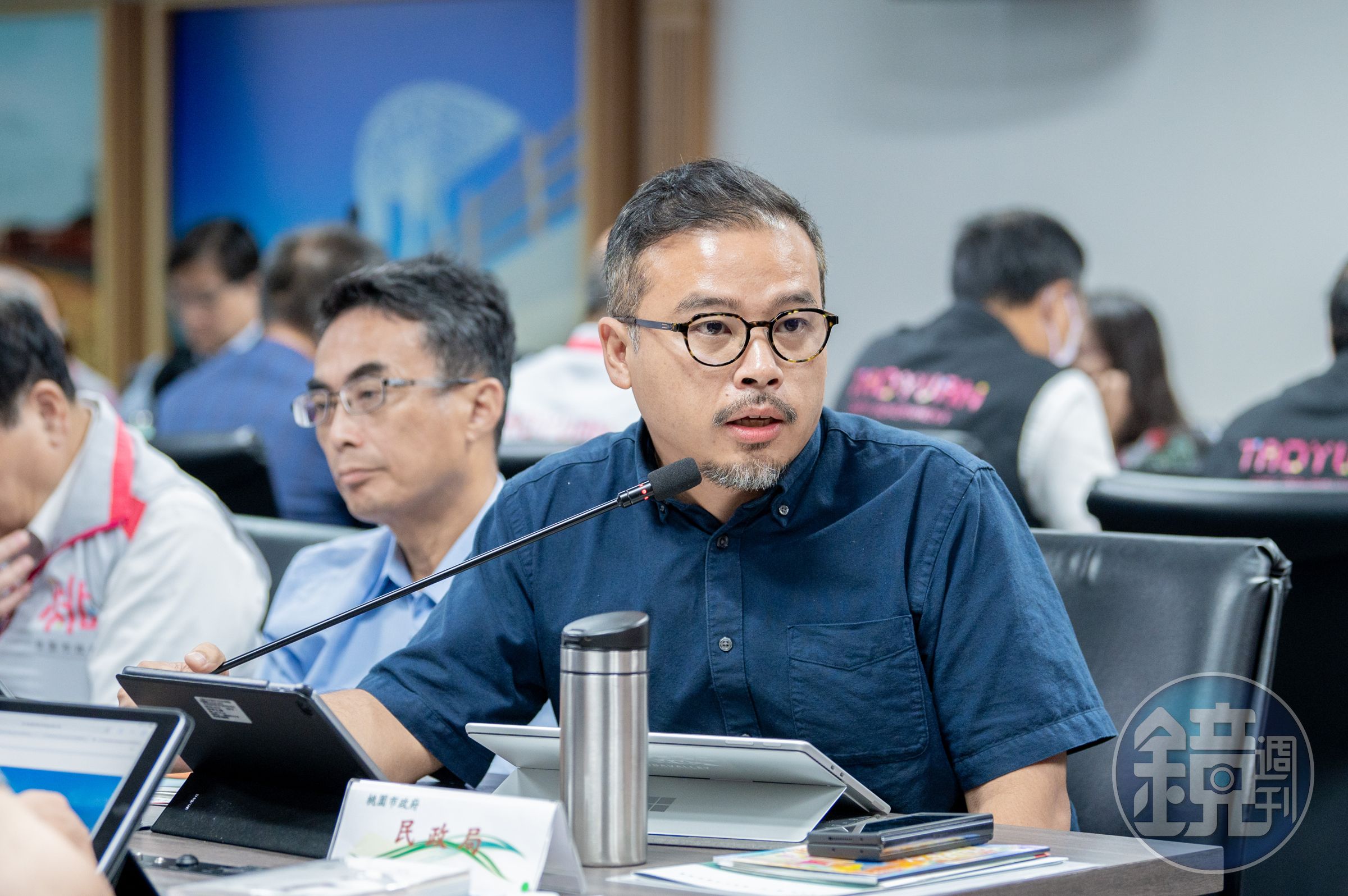 都發局長江南志說明靜鄰專案。（桃園市政府提供）