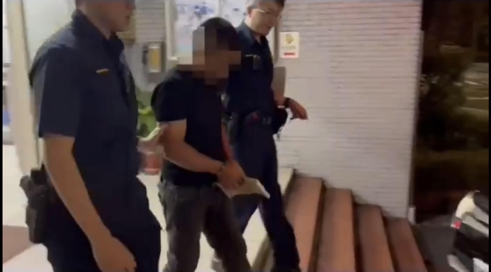 警方訊後將練男依違反《入出國及移民法》解送移民署台北市專勤隊收容。(翻攝畫面)