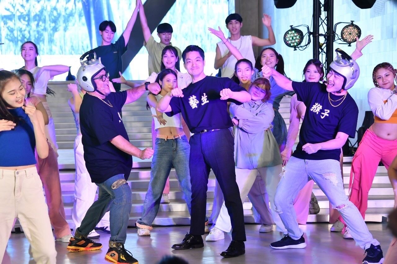 蔣萬安今（27日）出席「北市青年藝起看戲專場案」記者會。（北市府文化局提供）