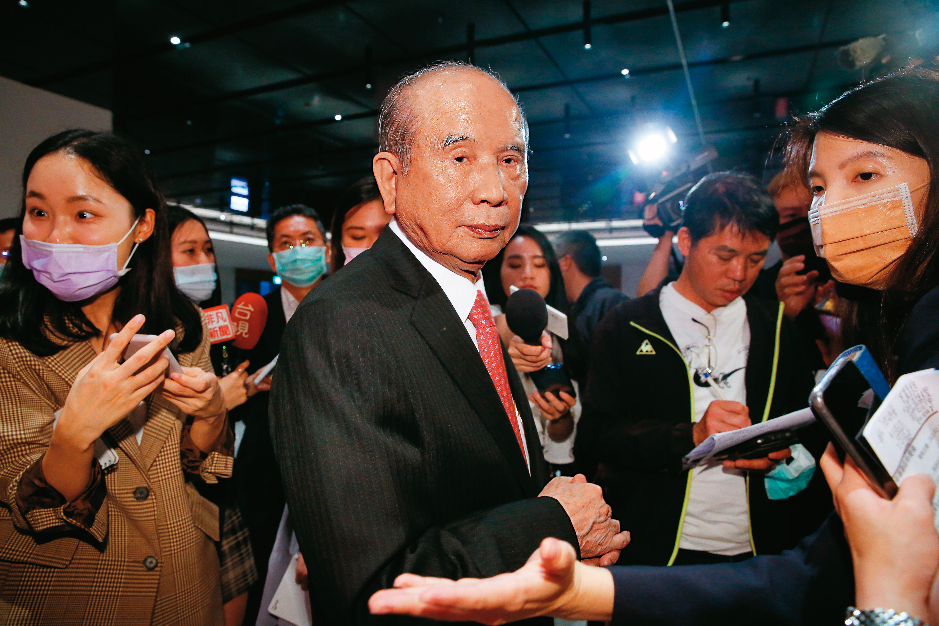 林義守沉寂10多年後，重啟整併唐榮。