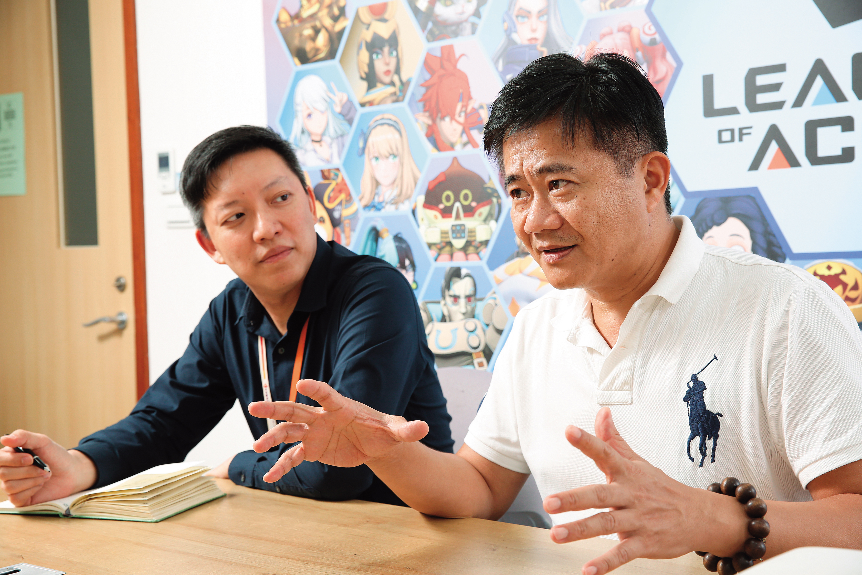 洪英超（右）透露遊戲將融入Web3概念，林志帆（左）表示相關的「紙娃娃系統」正在開發中。
