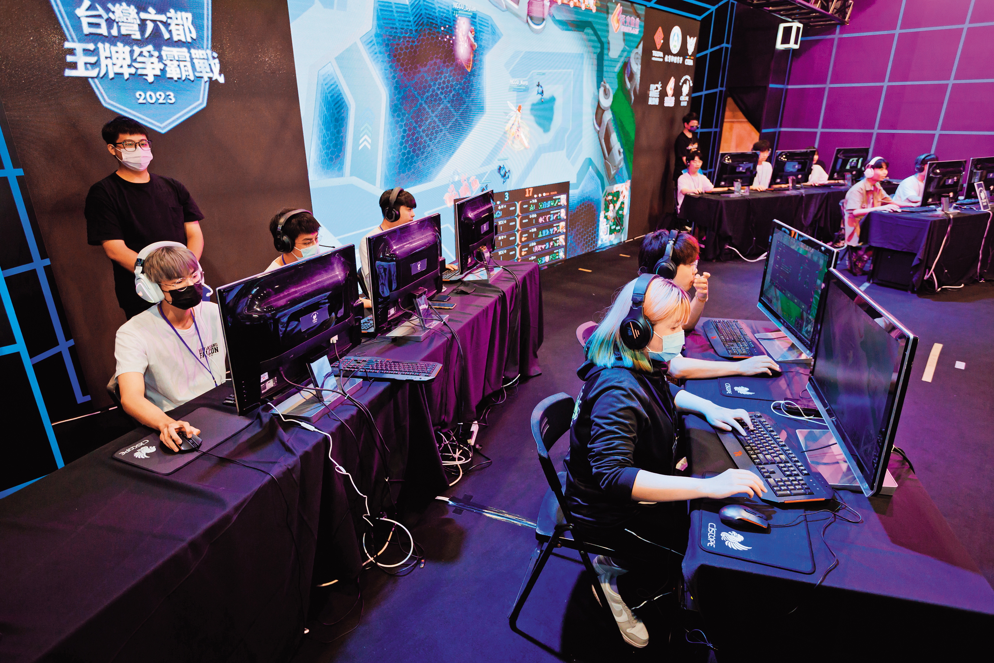 弘光科大代表隊「弘光獵鷹」從6所校園電競隊脫穎而出，奪下《G9:League of Aces》台灣六都王牌爭霸戰冠軍。（天火數位提供）