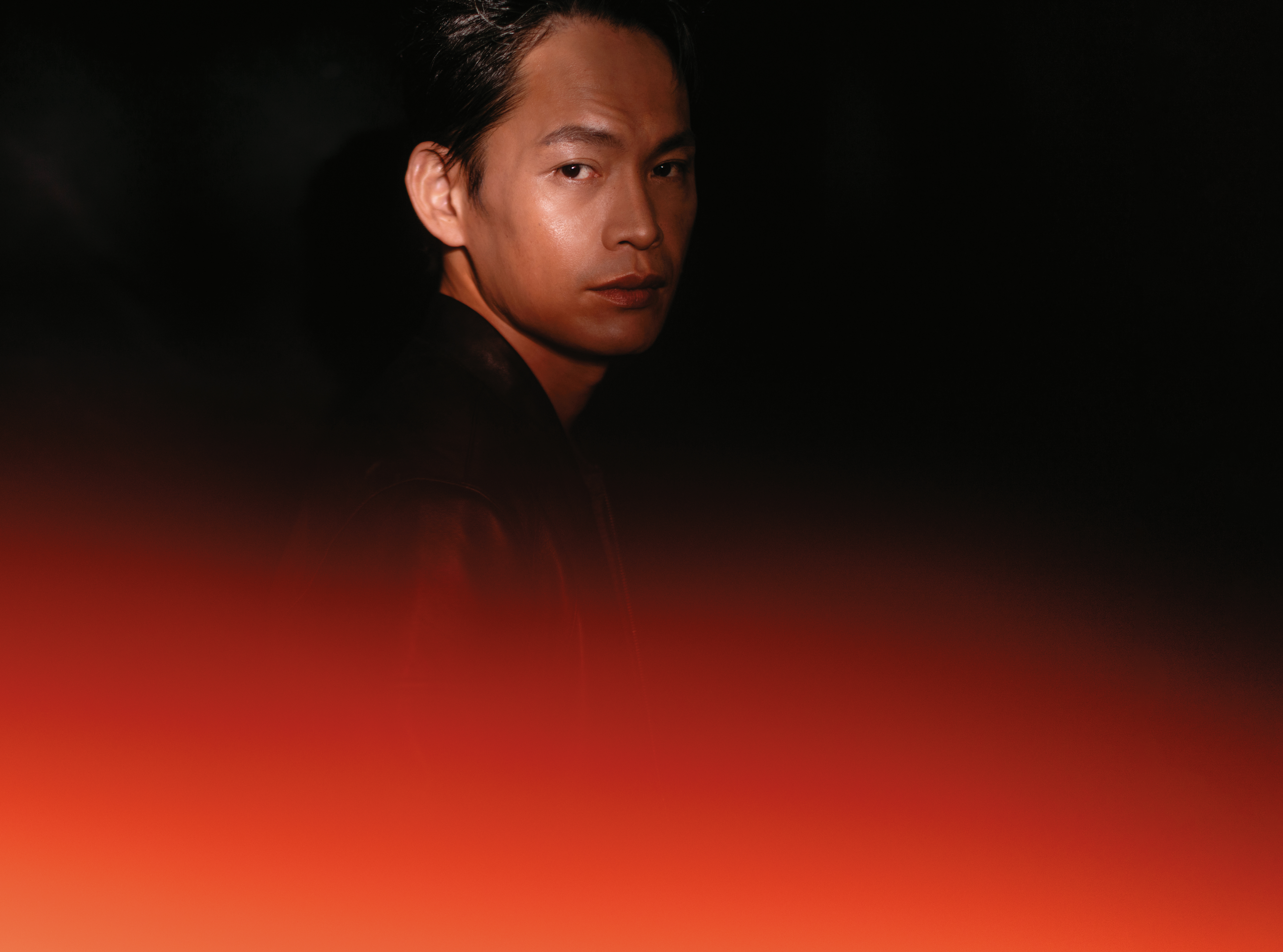 經常在電視節目上說說笑笑，在大銀幕上客串形形色色的角色，黃鐙輝在訪問時全程努力讓氣氛嗨不停。