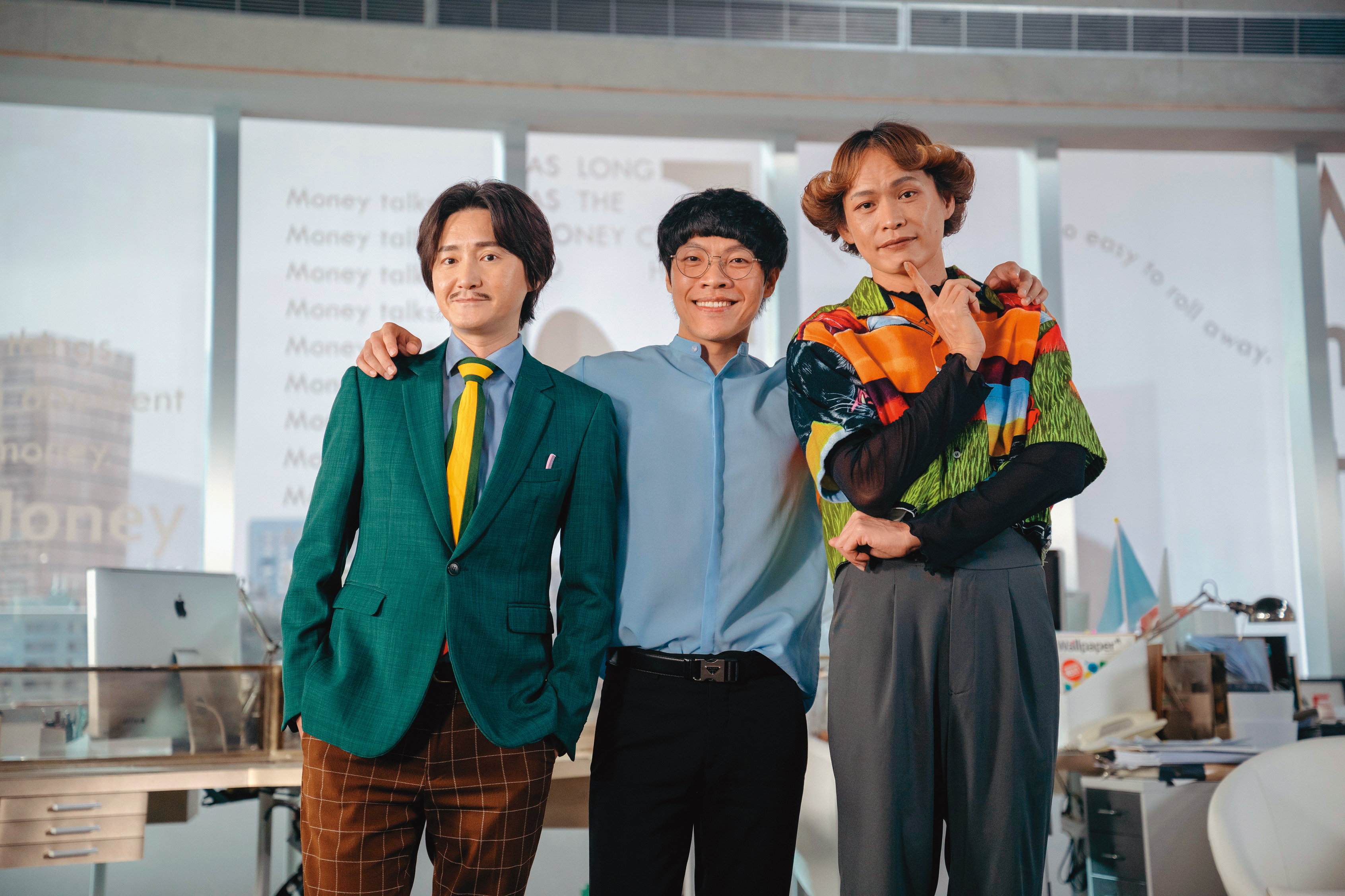 《他馬克老闆》由旺福小民（左起）、盧廣仲、黃鐙輝等賣力演出。（華映娛樂）