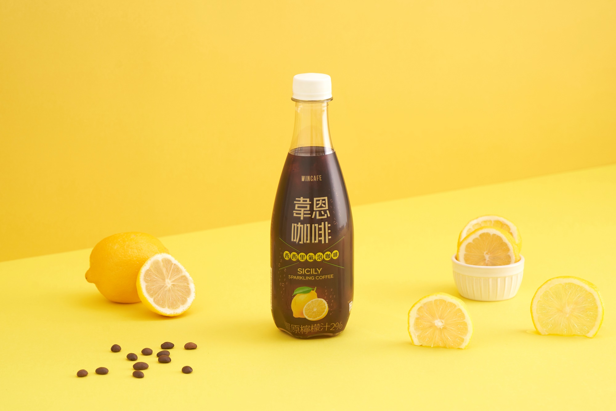 新品「韋恩西西里氣泡咖啡」，黑咖啡融和酸甜檸檬汁以及清爽沁涼氣泡，喝起來解膩又過癮！