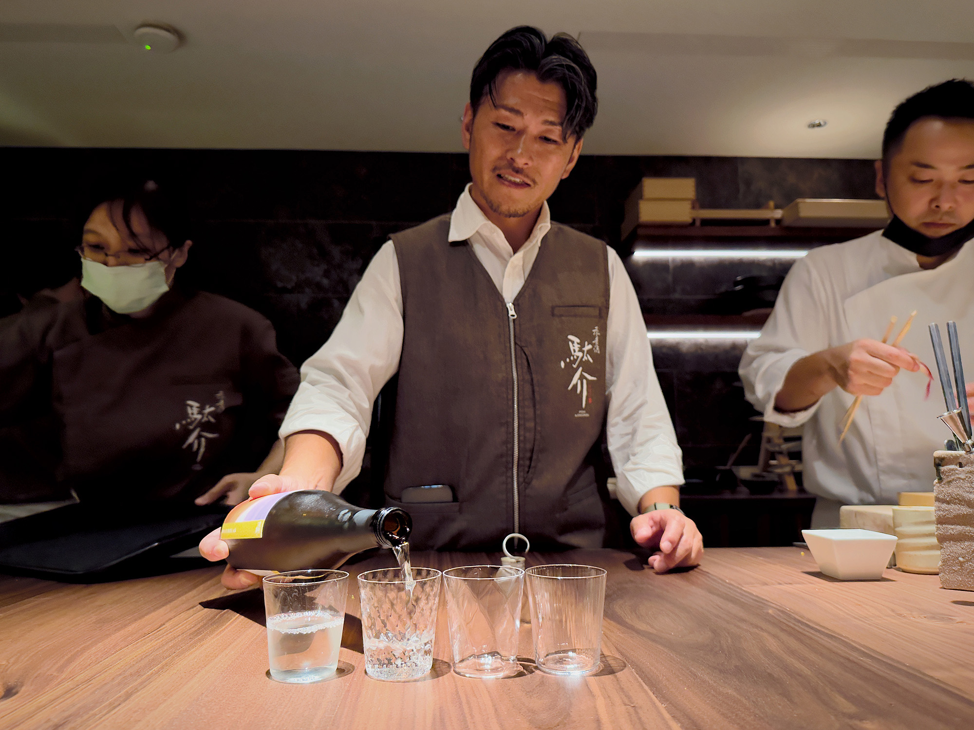 季肴酒老闆是「Sakemaru日本酒酒藏」創辦人阿部太一,是台灣清酒市場的重要推手之一。