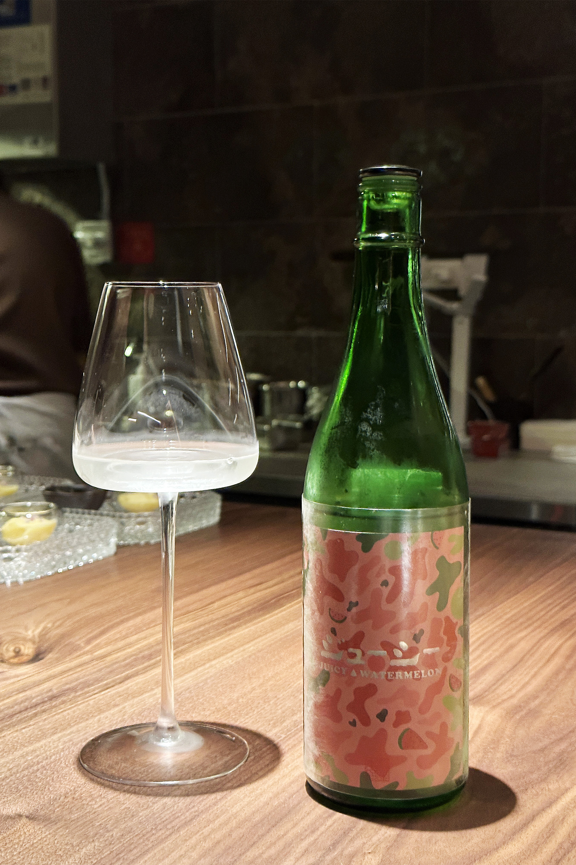 來自栃木縣虎屋本店的「七水 JUICY 西瓜 WATER MELON生原酒」是Sakemaru Originals的系列之一,喝起來有暢快俐落且具有爽脆酸度。(1,500元/人,只能搭配無菜單料理)