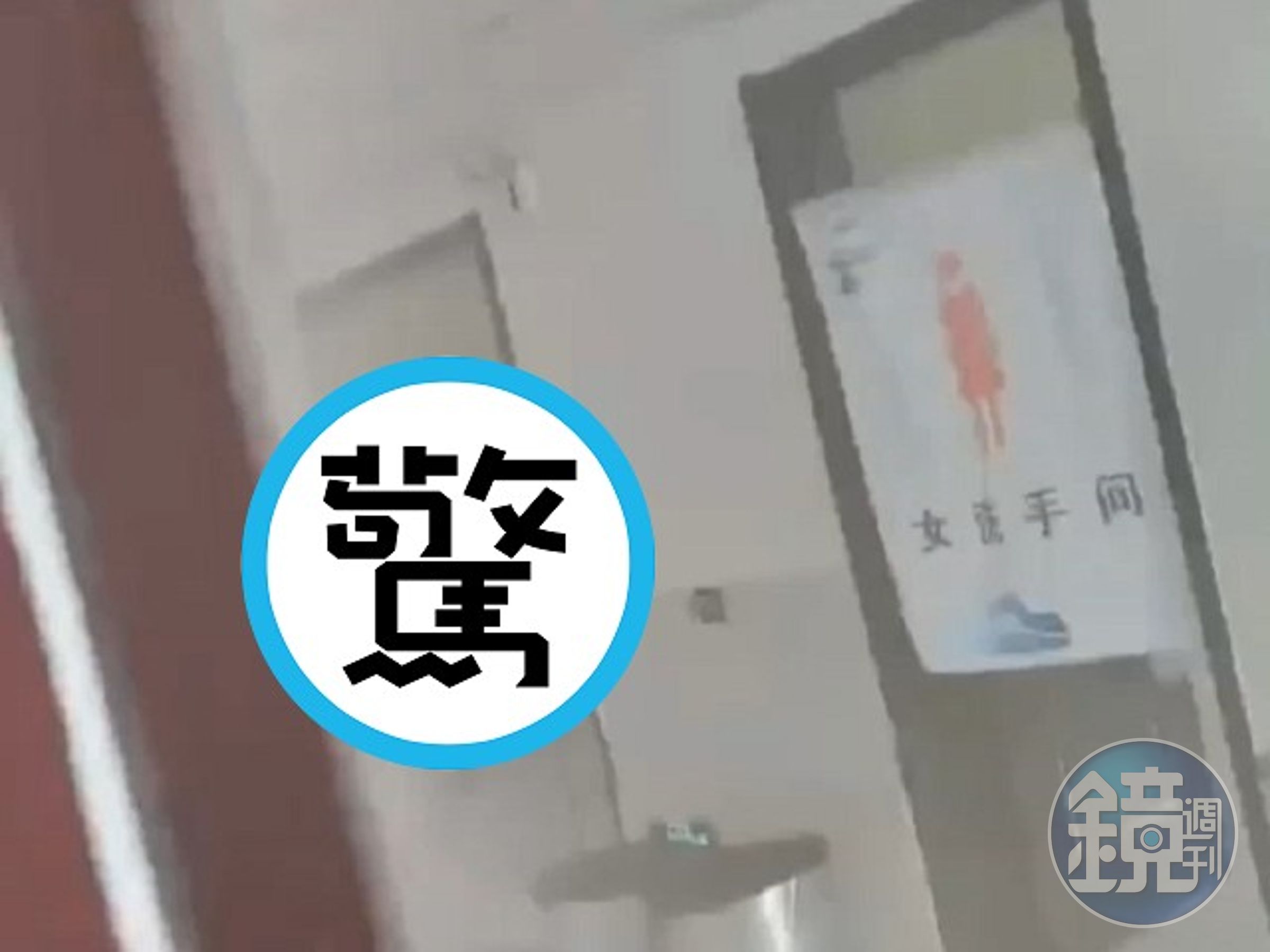厲害了中國大學生!廁所門外活春宮,「動心忍性」招式讓網驚呆。(翻自《51吃瓜網》)