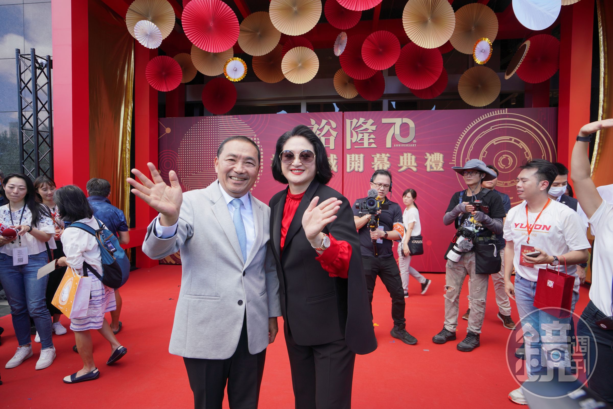 侯友宜（左）也出席裕隆城開幕典禮，與嚴陳莉蓮（右）開心合影。