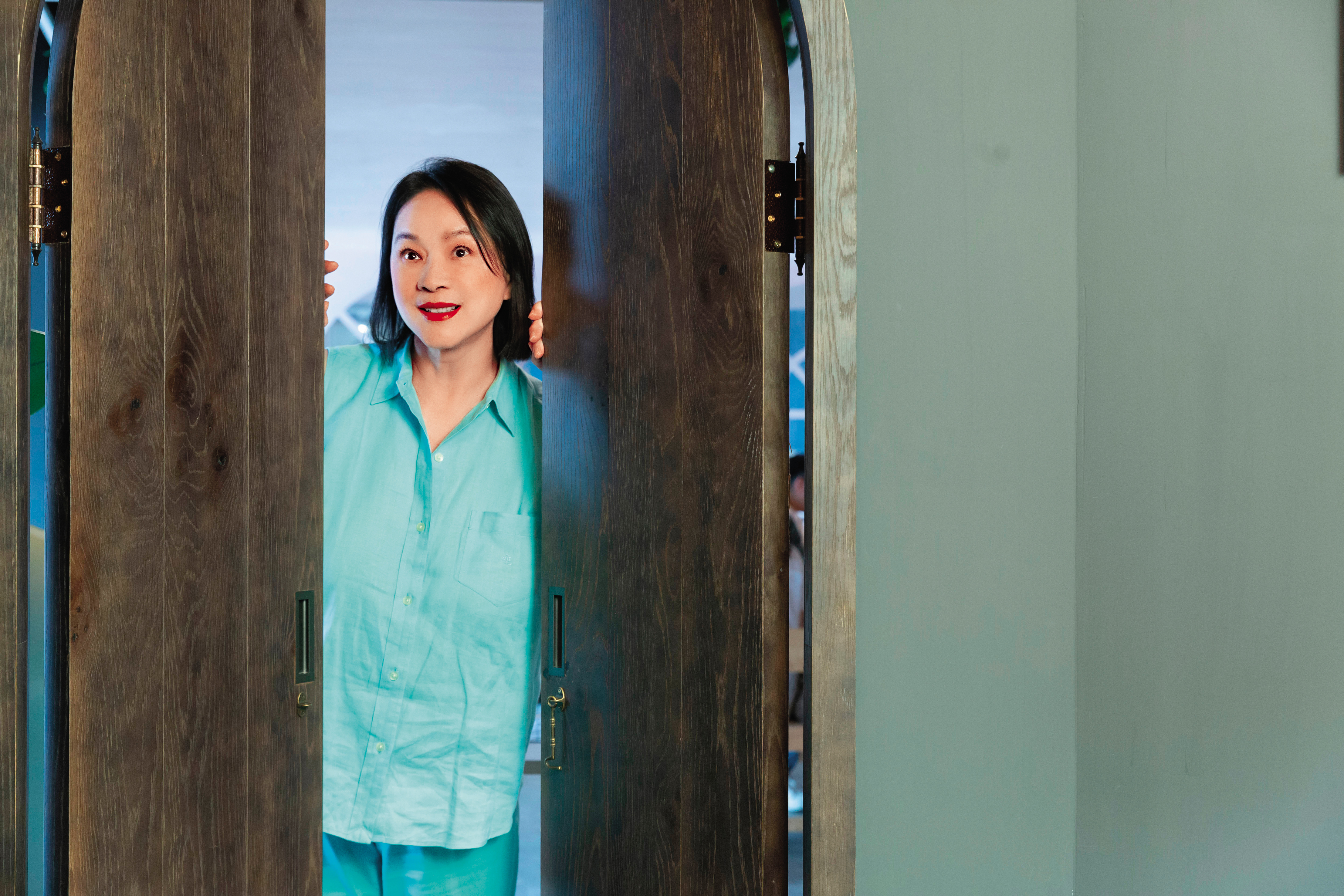 40年前的金馬影后陸小芬，修鍊20年後重回影壇，帶著滿滿的能量與人生領悟，既然說嫁給電影，應該會多拍好戲吧。