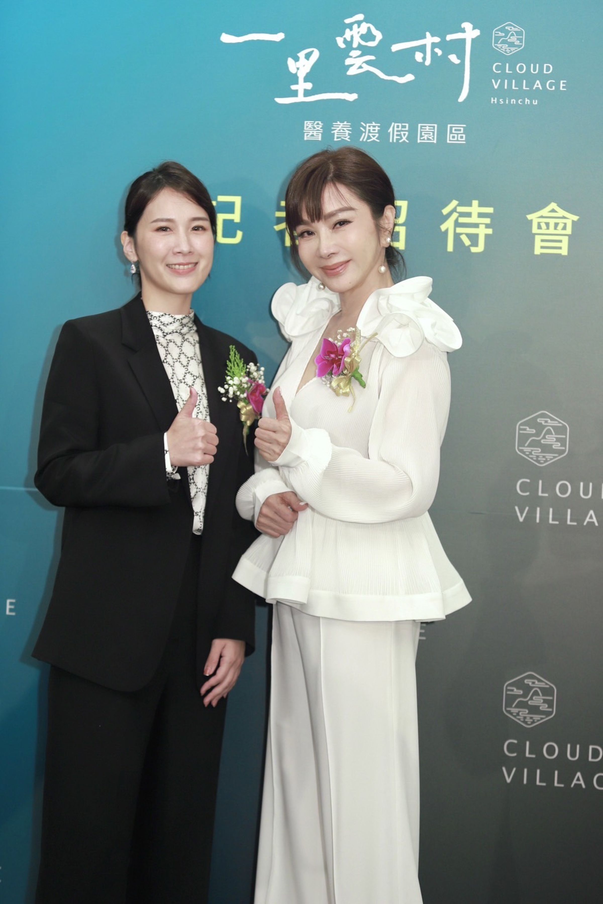 陳美鳳樂活優雅的時尚態度讓「一里雲村醫養渡假園區」執行長楊芷文看中邀約代言。(民視提供)