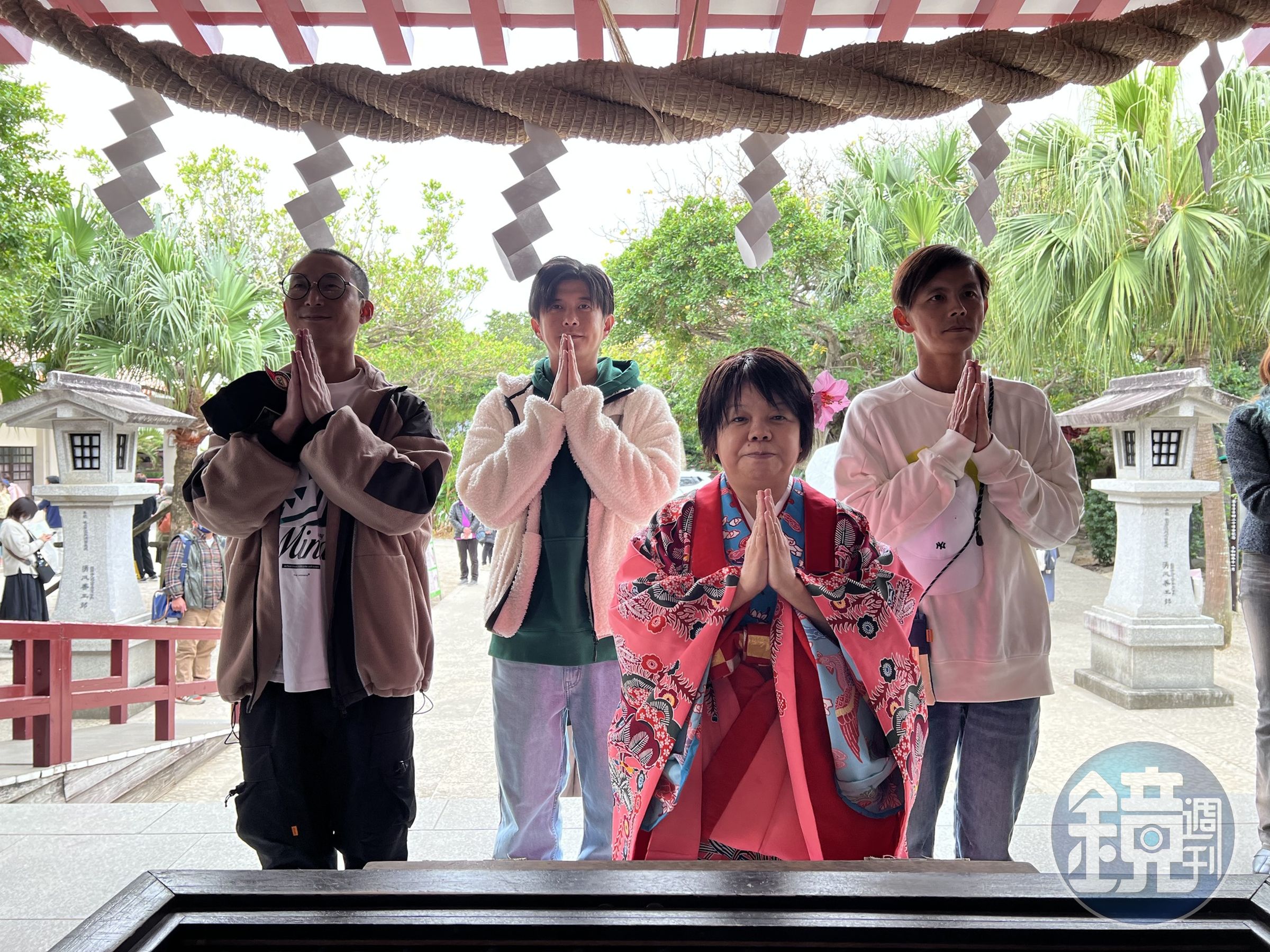 浩子(左起)顏永烈、製作人、阿翔日前到日本出外景。(翻攝自鬧著玩臉書)